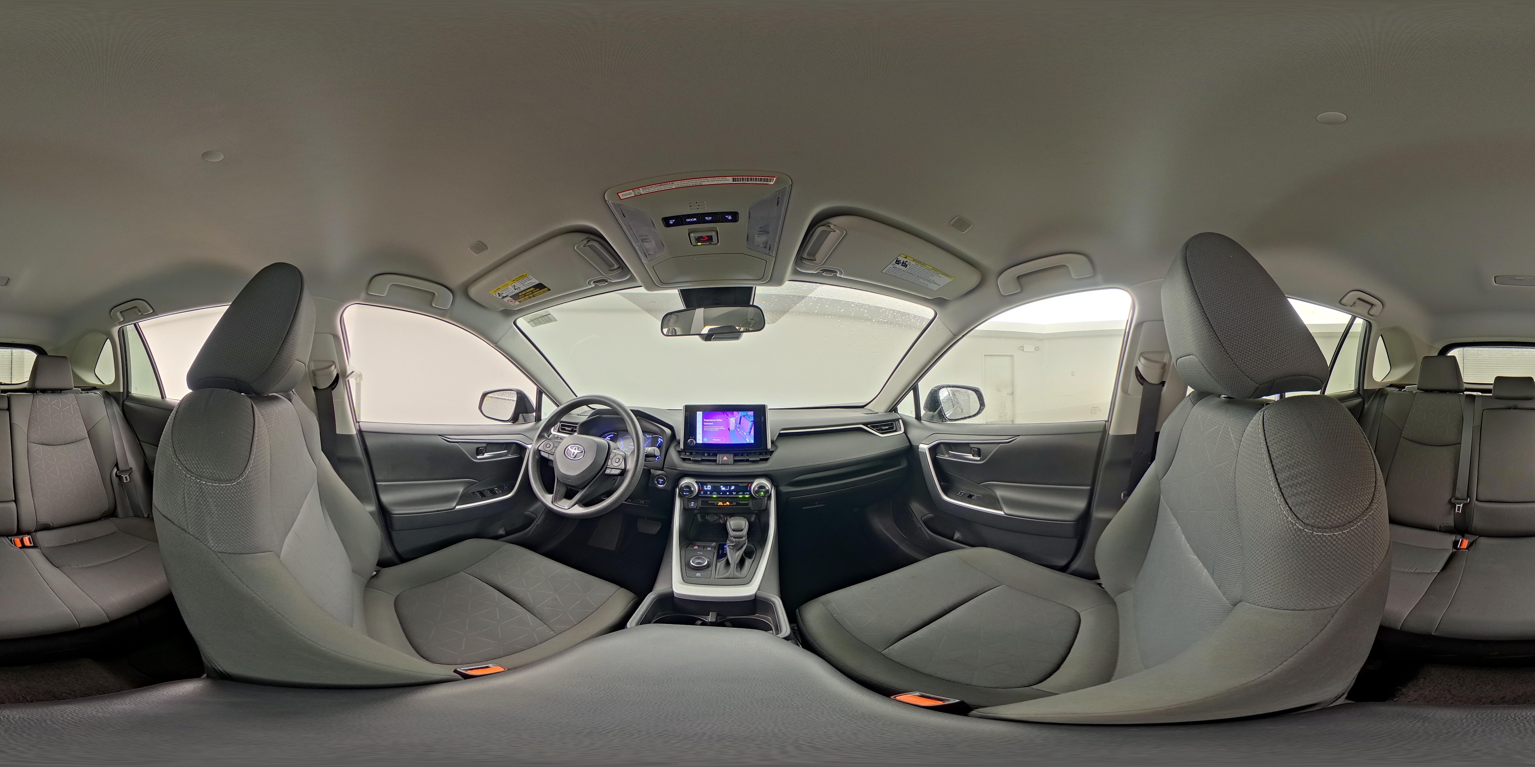 2025 Toyota RAV4 XLE - Photo 25