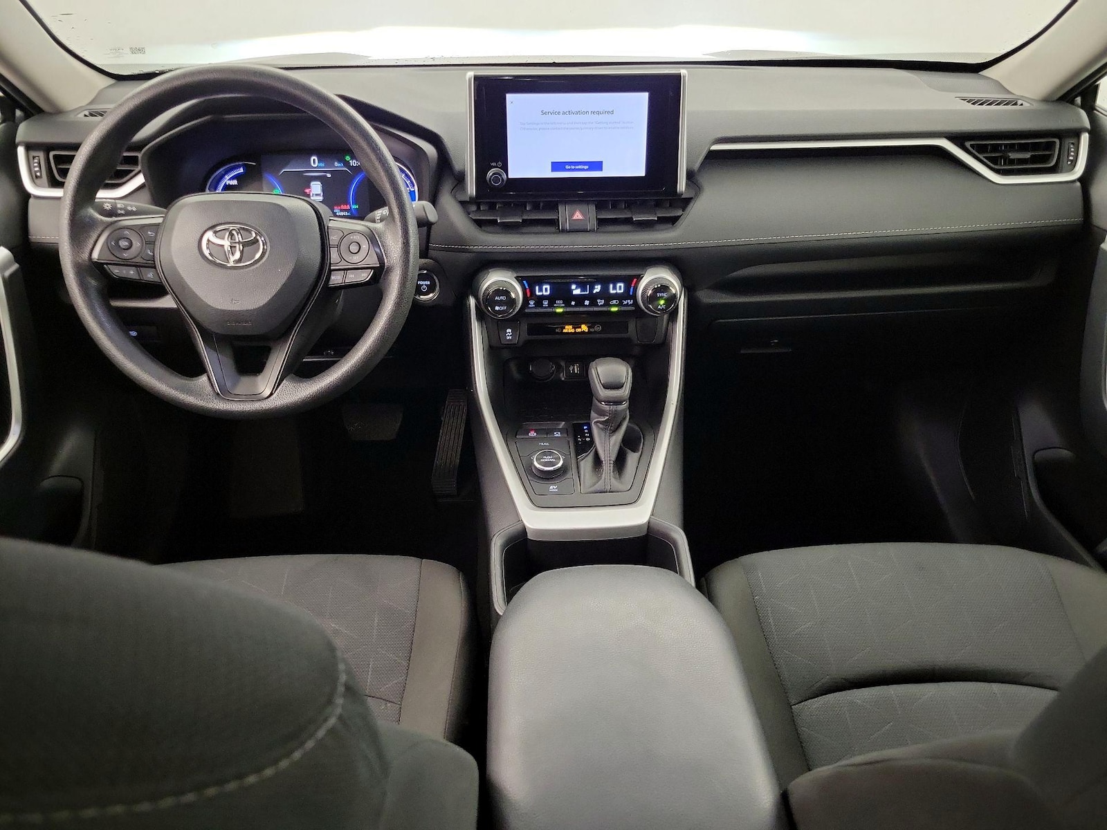 2025 Toyota RAV4 XLE - Photo 10