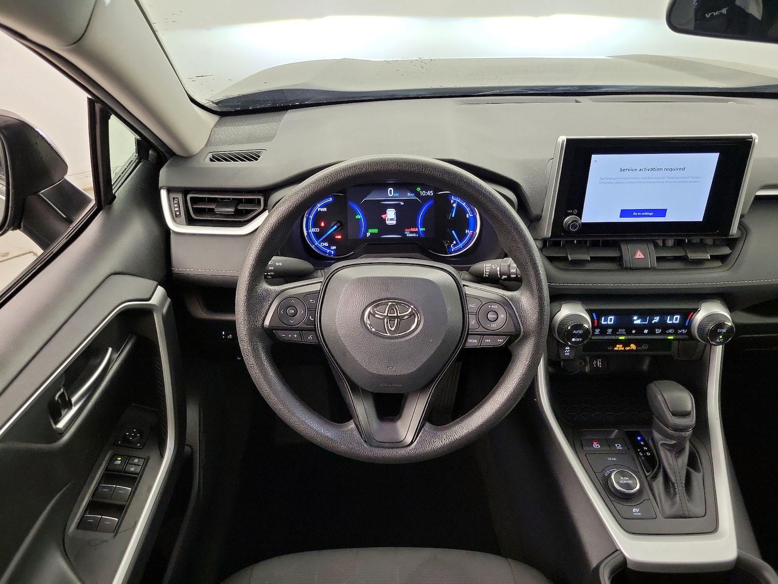 2025 Toyota RAV4 XLE - Photo 11