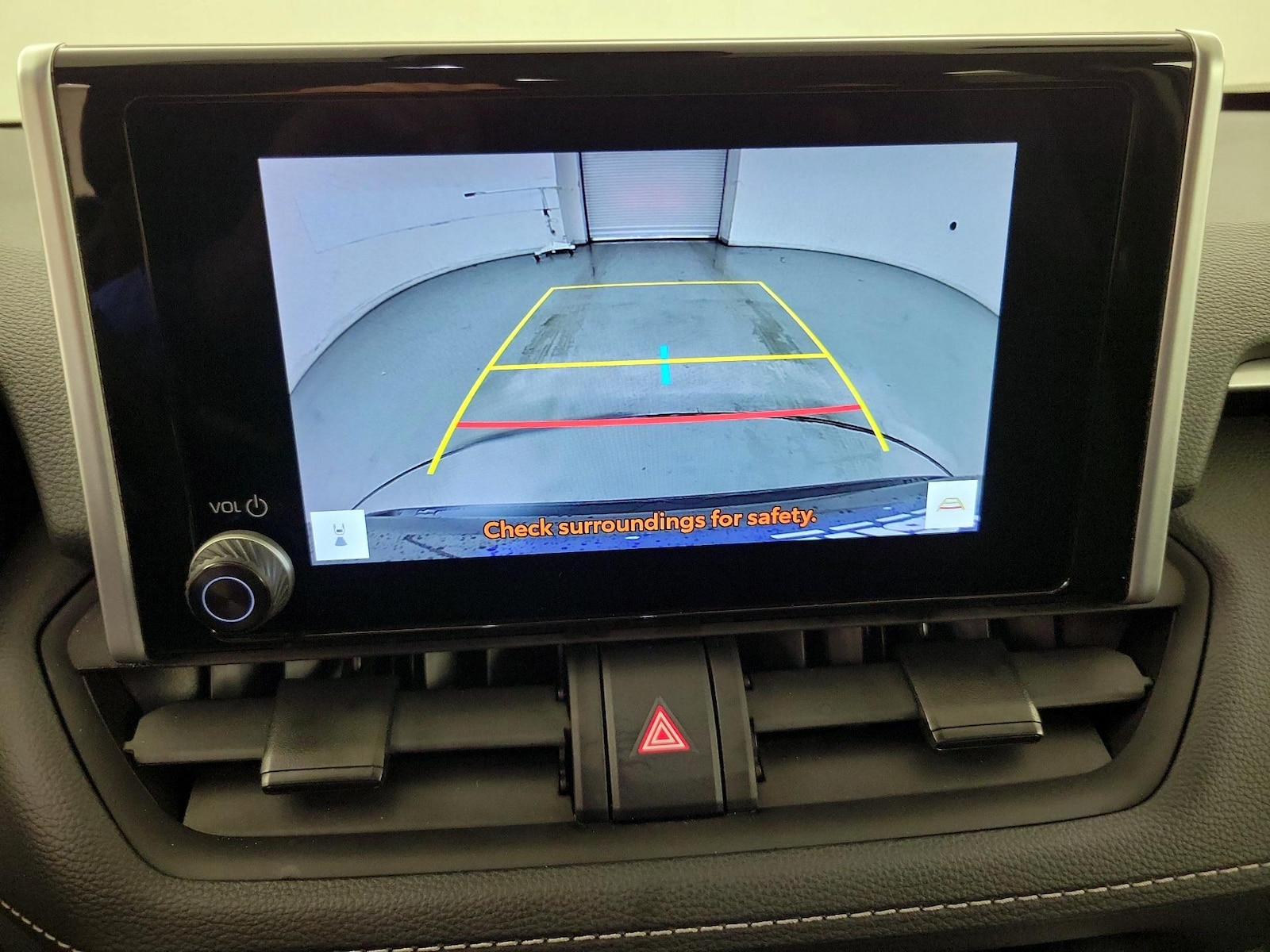 2025 Toyota RAV4 XLE - Photo 16