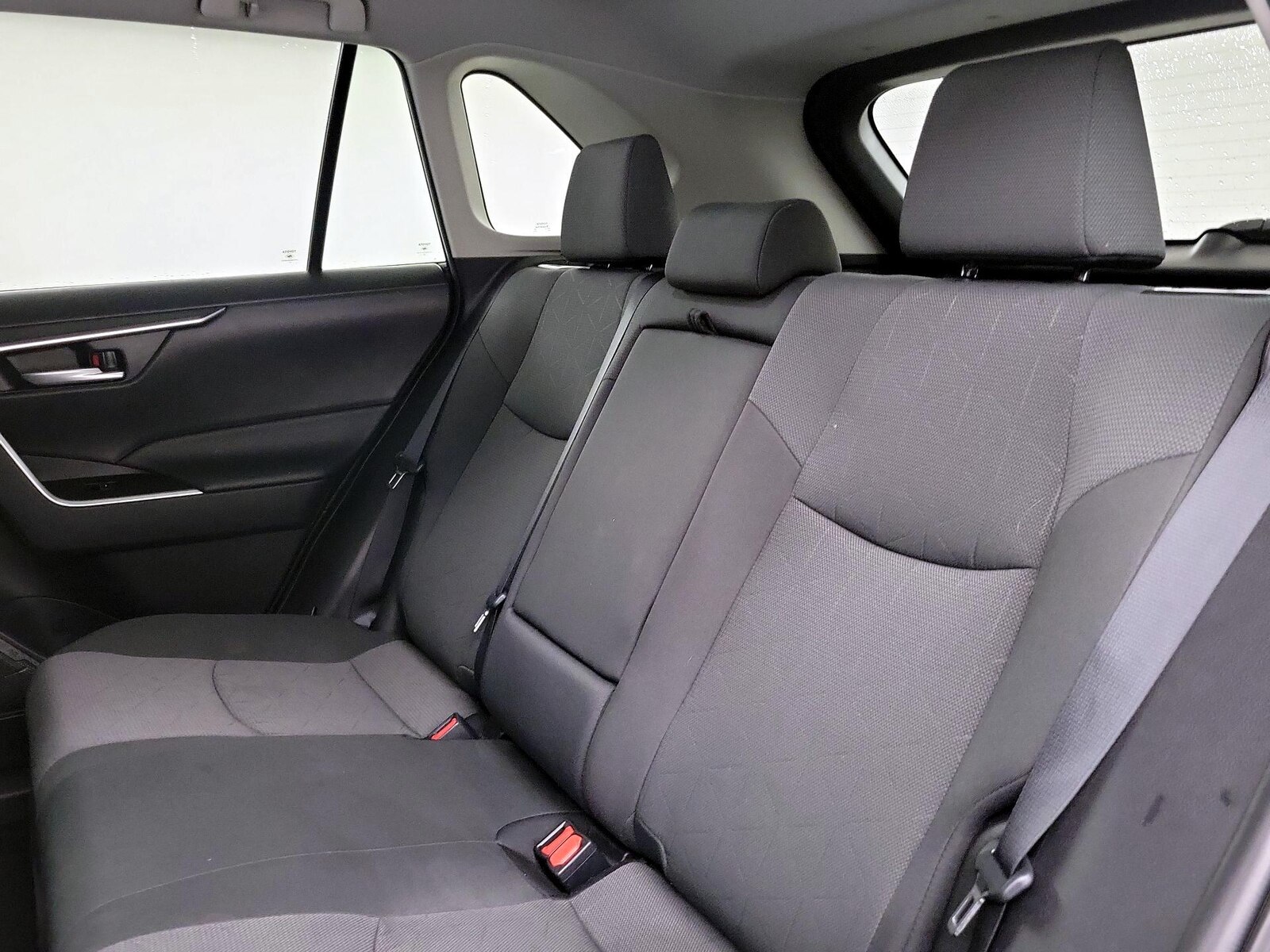 2025 Toyota RAV4 XLE - Photo 21