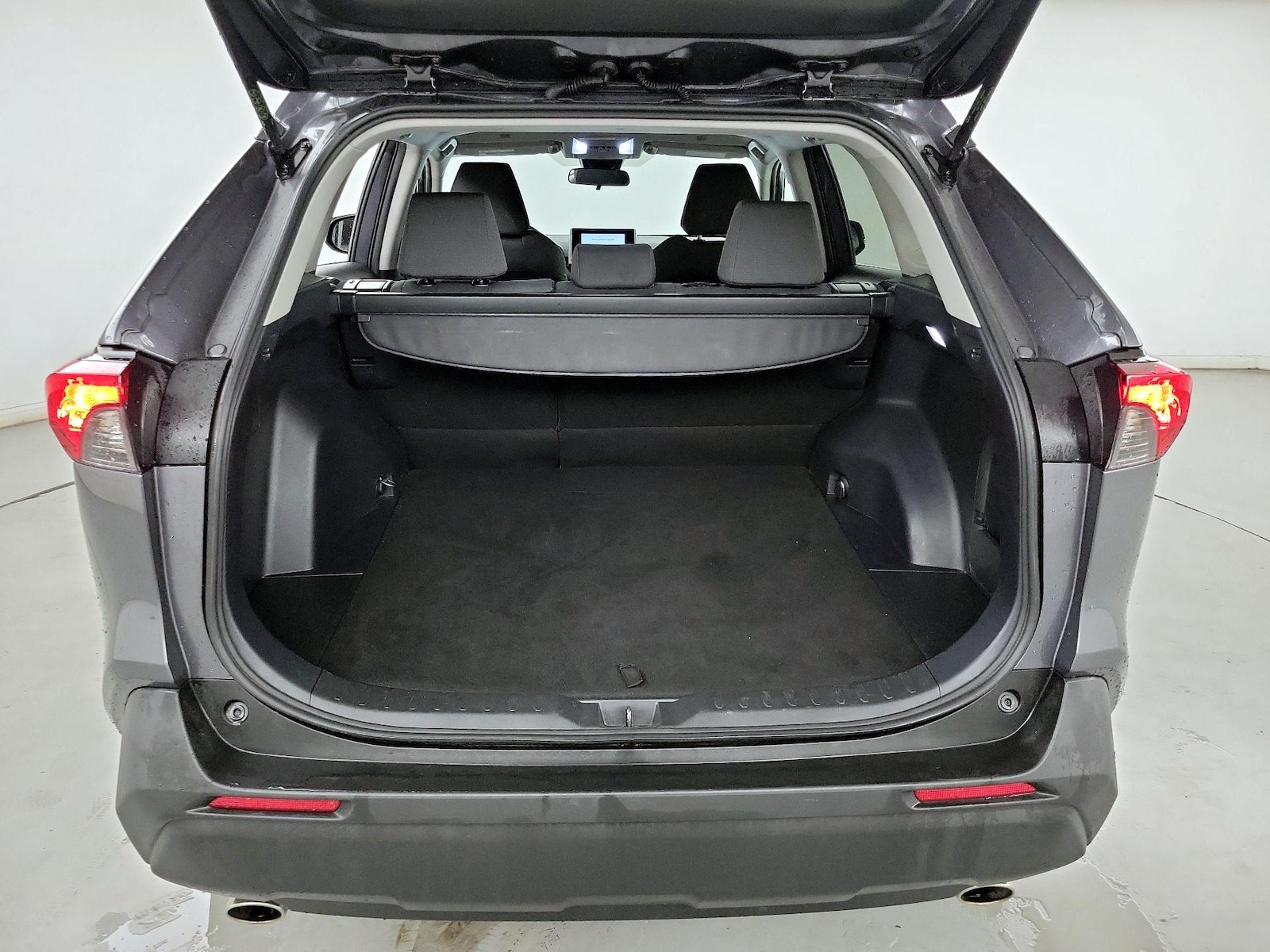 2025 Toyota RAV4 XLE - Photo 22