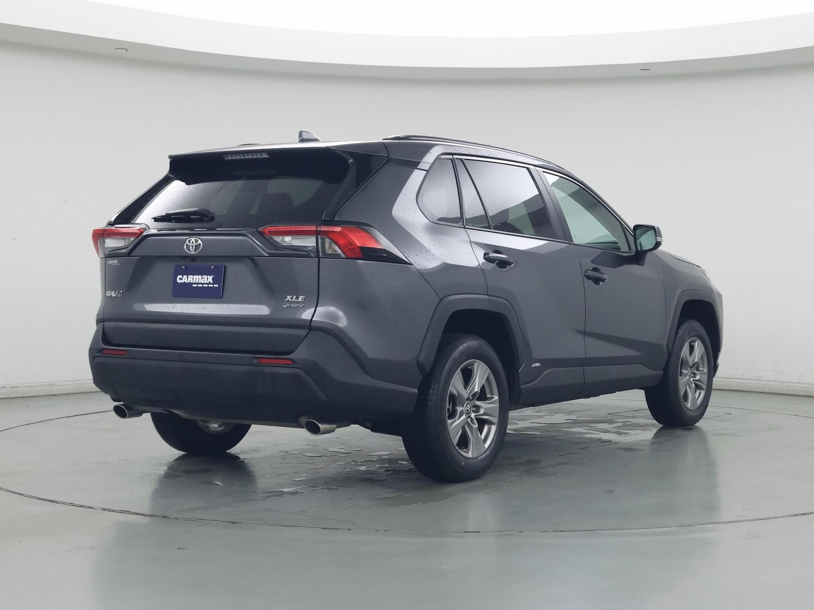 2025 Toyota RAV4 XLE - Photo 9