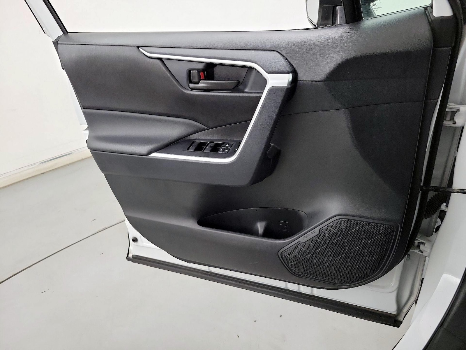 2025 Toyota RAV4 LE - Photo 13