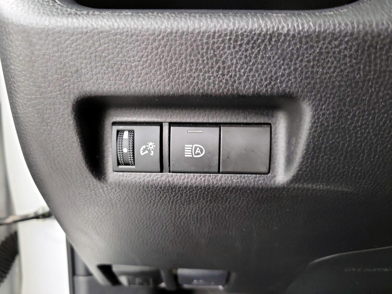 2025 Toyota RAV4 LE - Photo 14