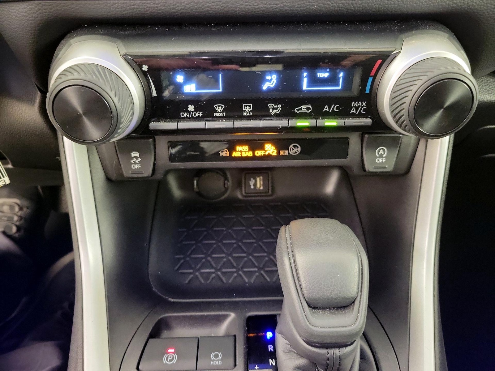 2025 Toyota RAV4 LE - Photo 18