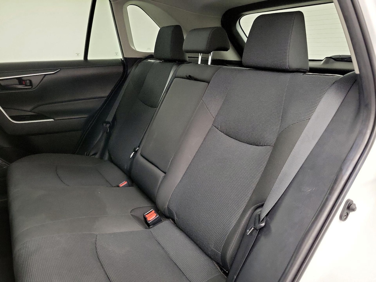 2025 Toyota RAV4 LE - Photo 21