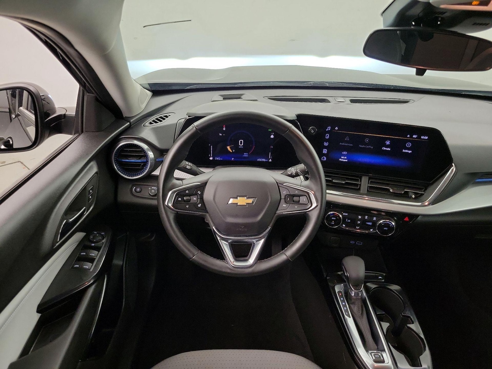 2025 Chevrolet Trax LT - Photo 11
