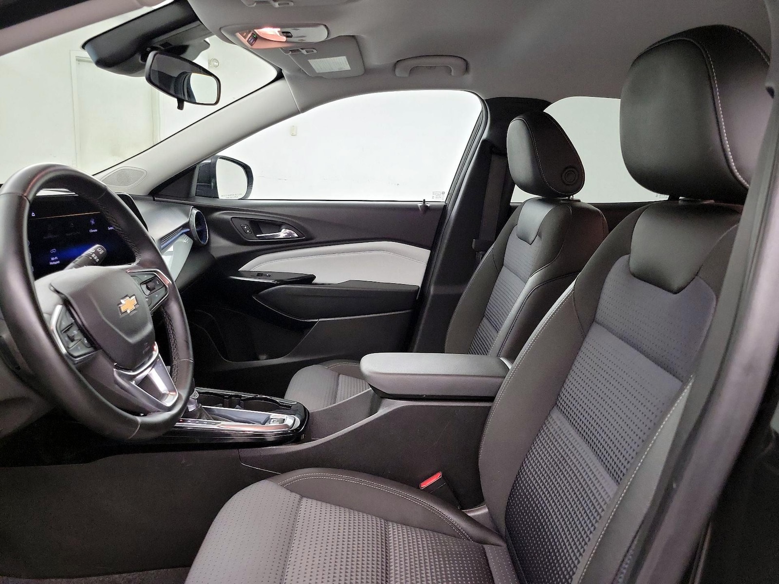 2025 Chevrolet Trax LT - Photo 12