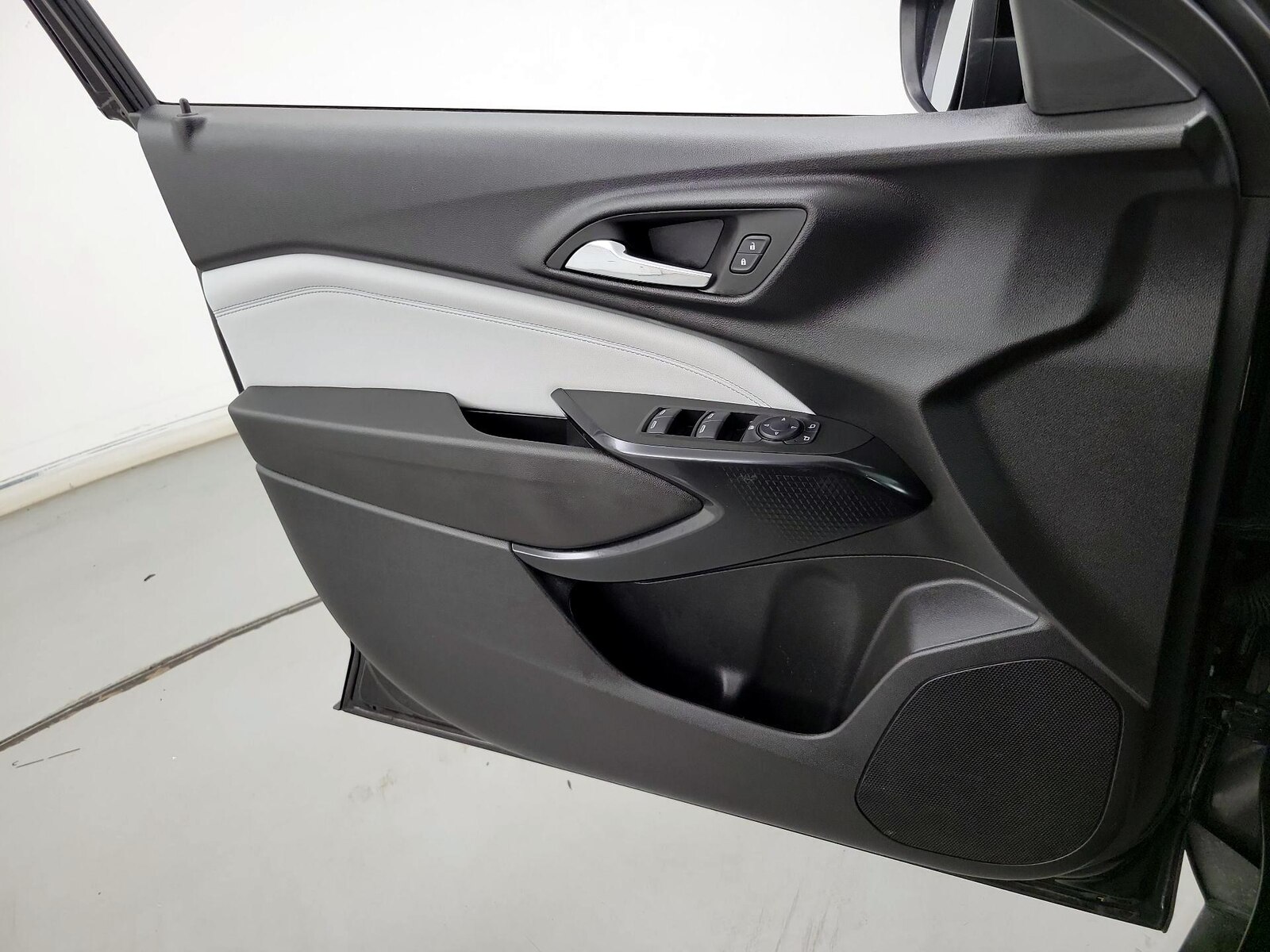 2025 Chevrolet Trax LT - Photo 13