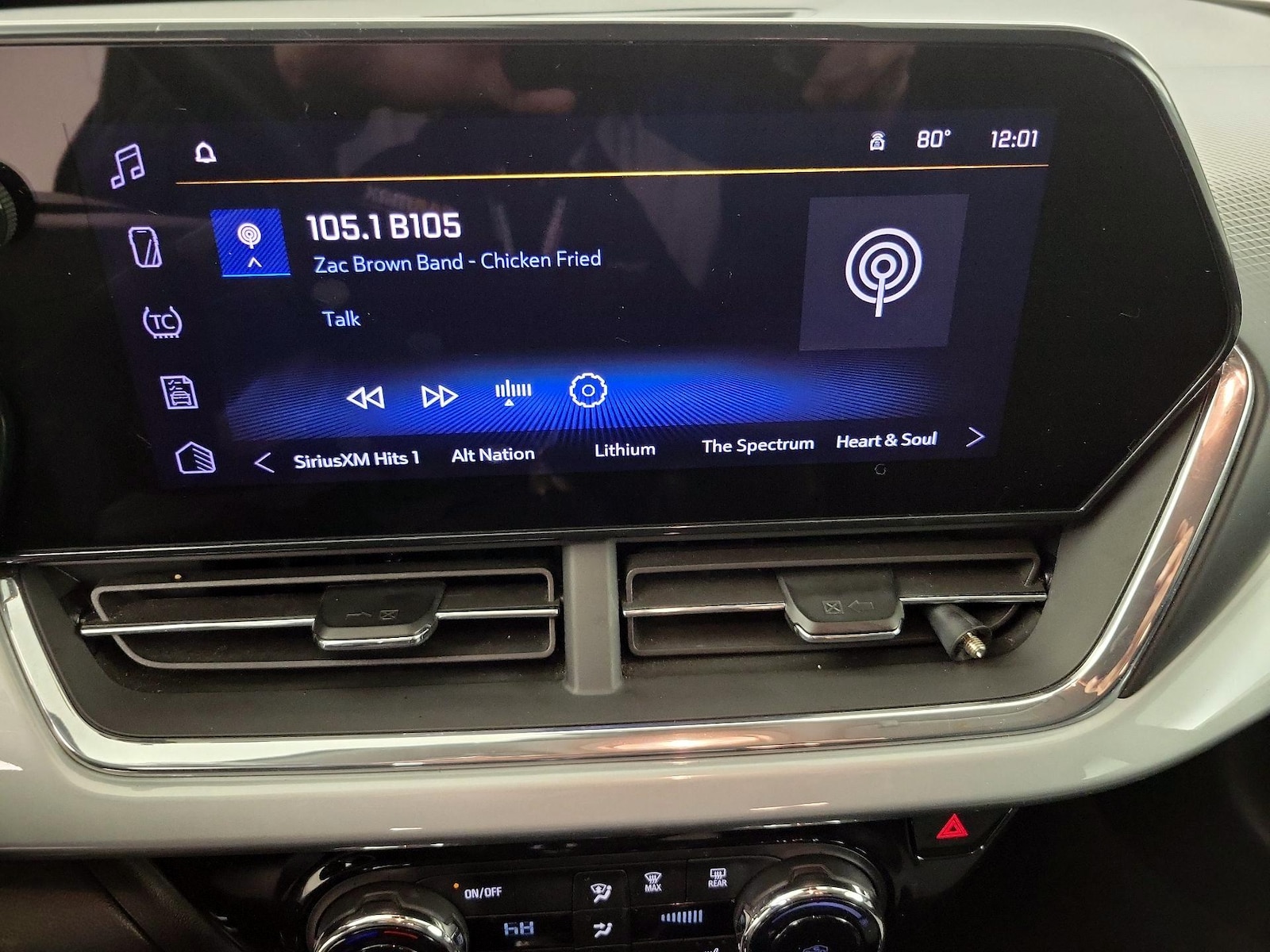 2025 Chevrolet Trax LT - Photo 16