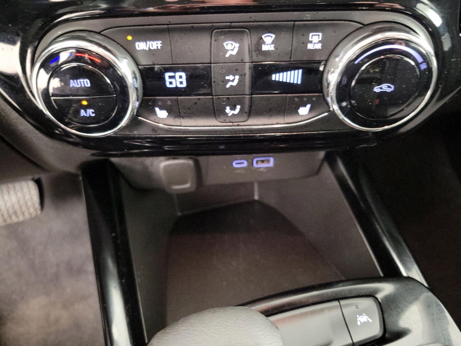 2025 Chevrolet Trax LT - Photo 17