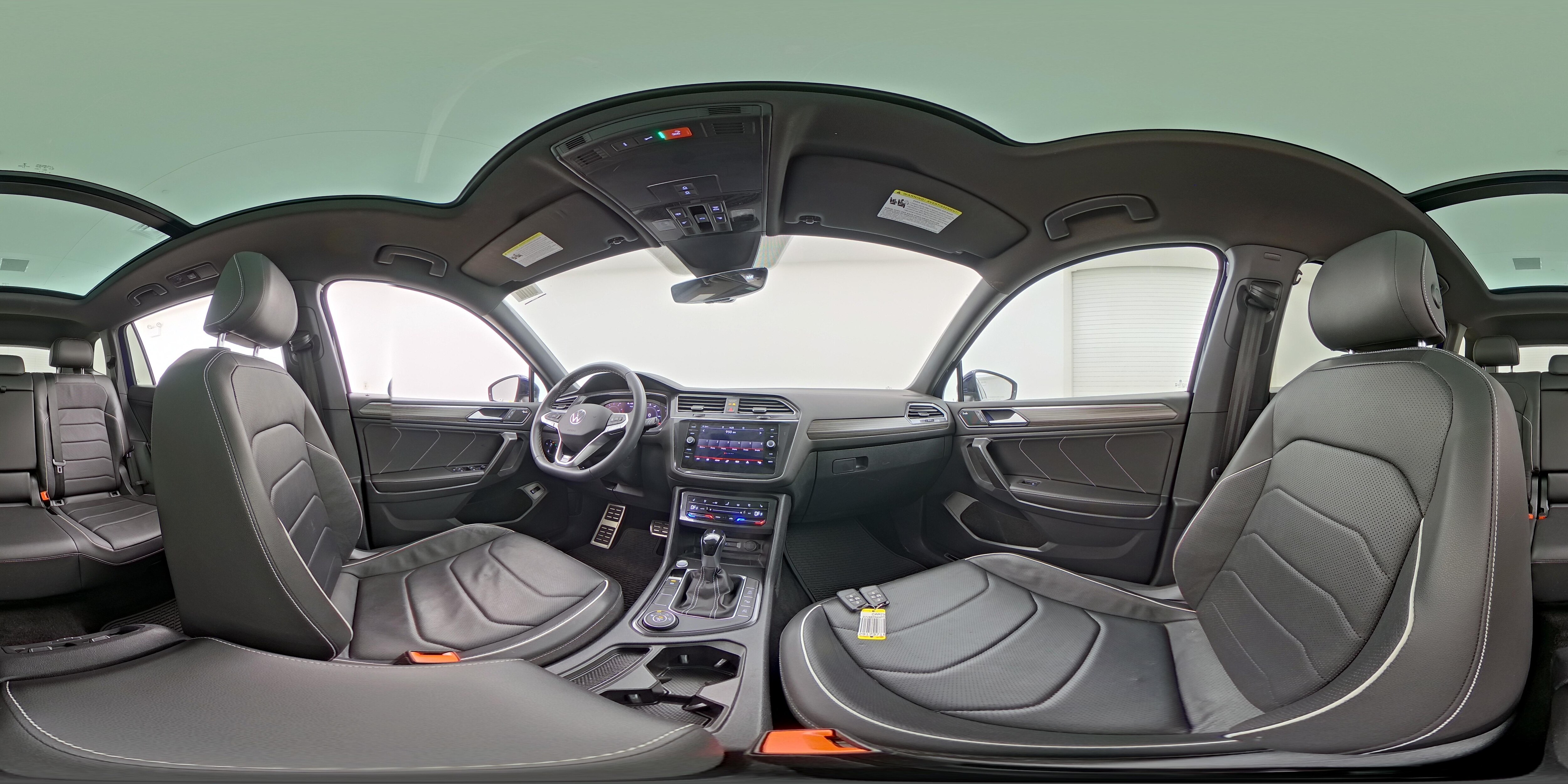 2023 Volkswagen Tiguan SEL R-LINE - Photo 26