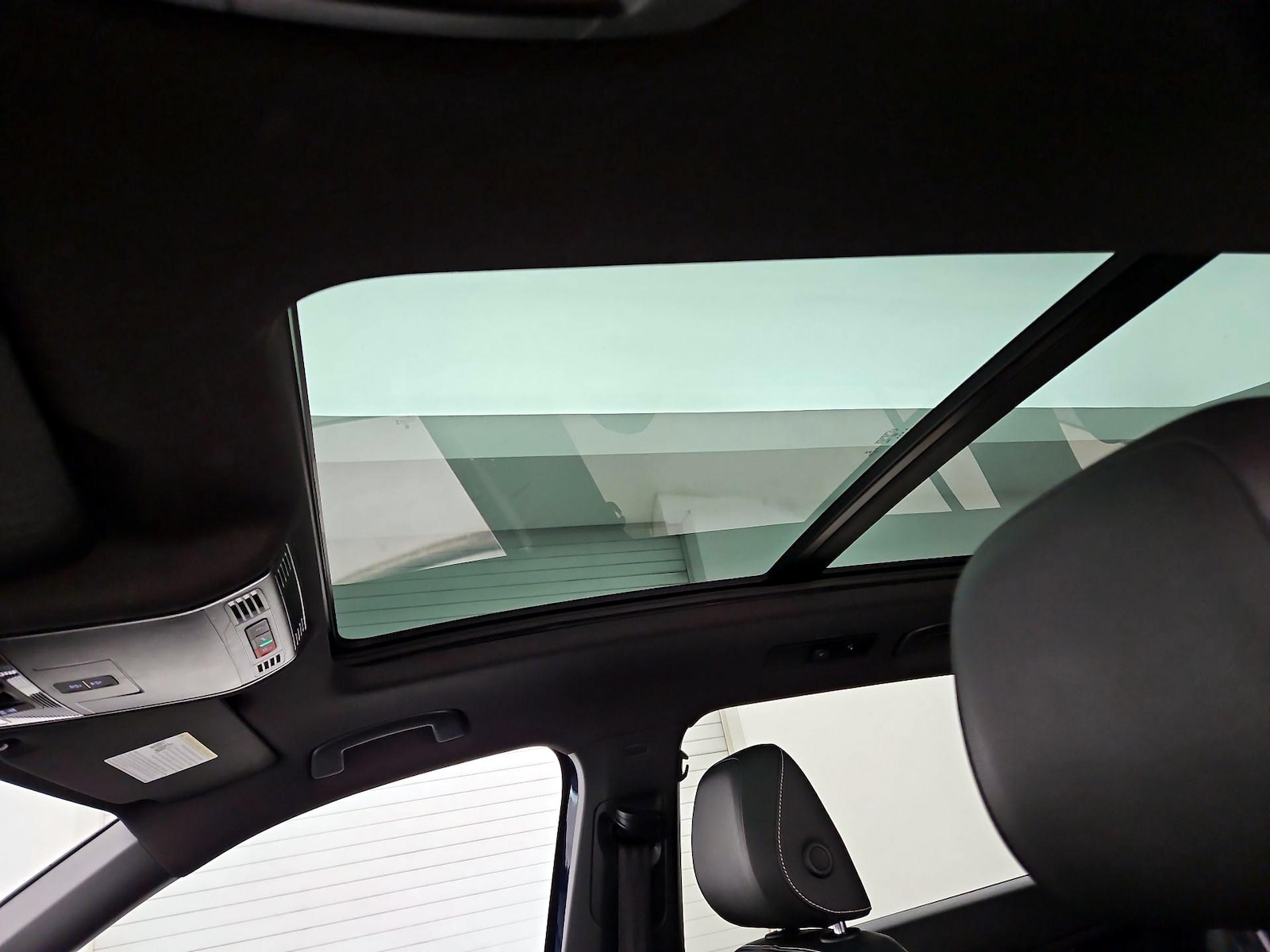 2023 Volkswagen Tiguan SEL R-LINE - Photo 21