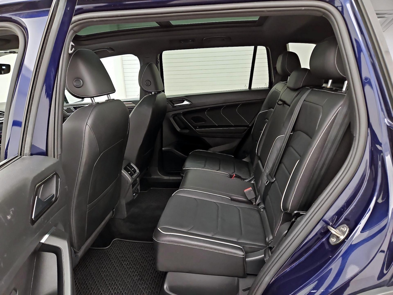 2023 Volkswagen Tiguan SEL R-LINE - Photo 22