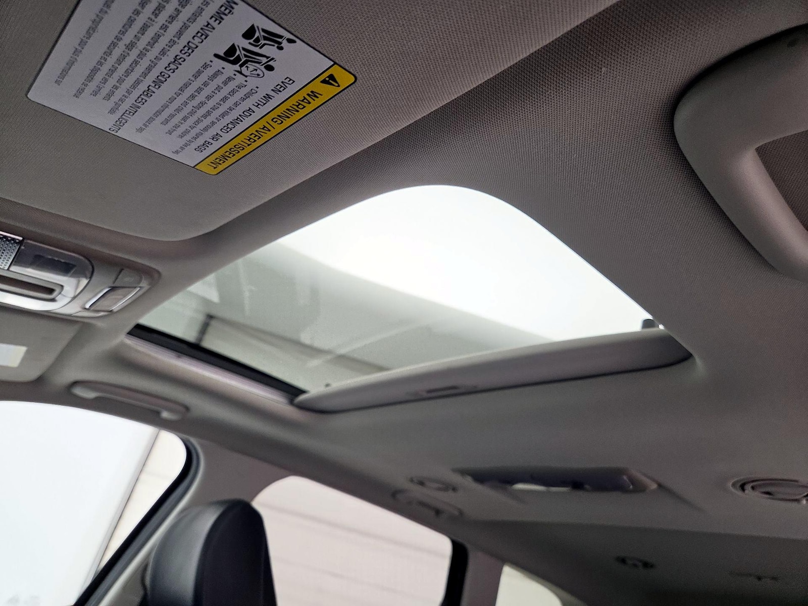 Sunroof(s) & Overhead Airbags