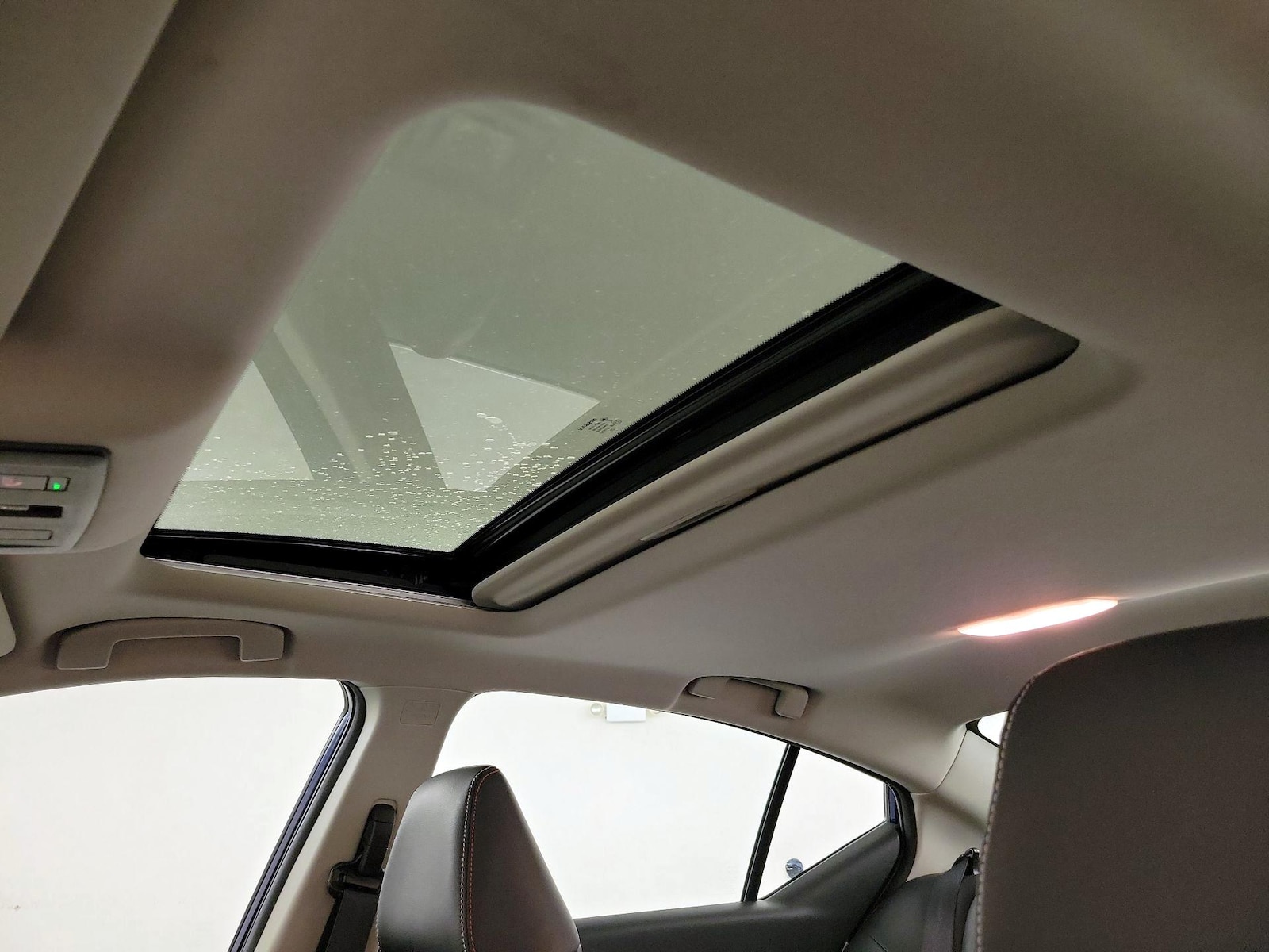 Sunroof(s) & Overhead Airbags