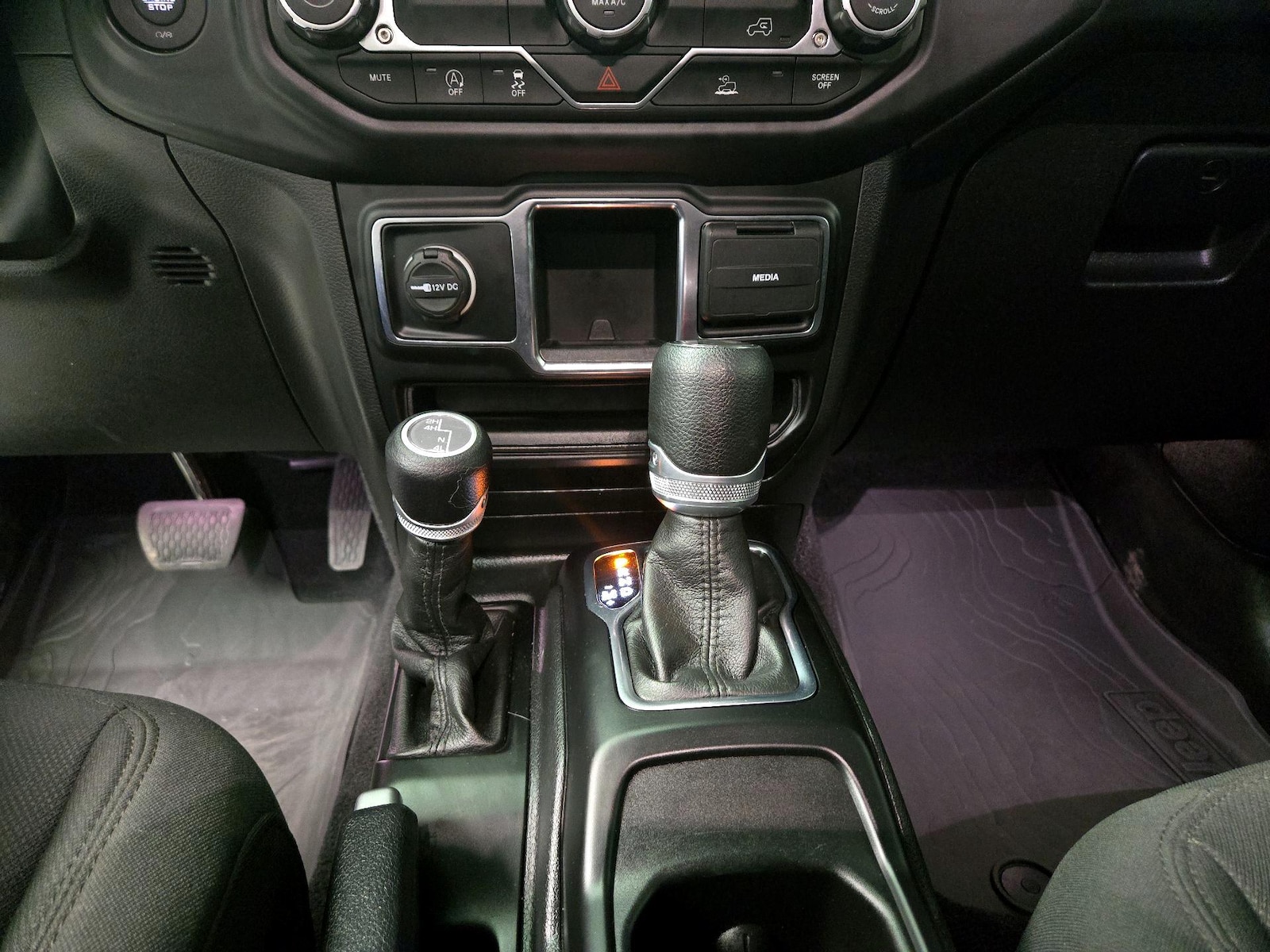 2023 Jeep Wrangler 4-Door Willys - Photo 18