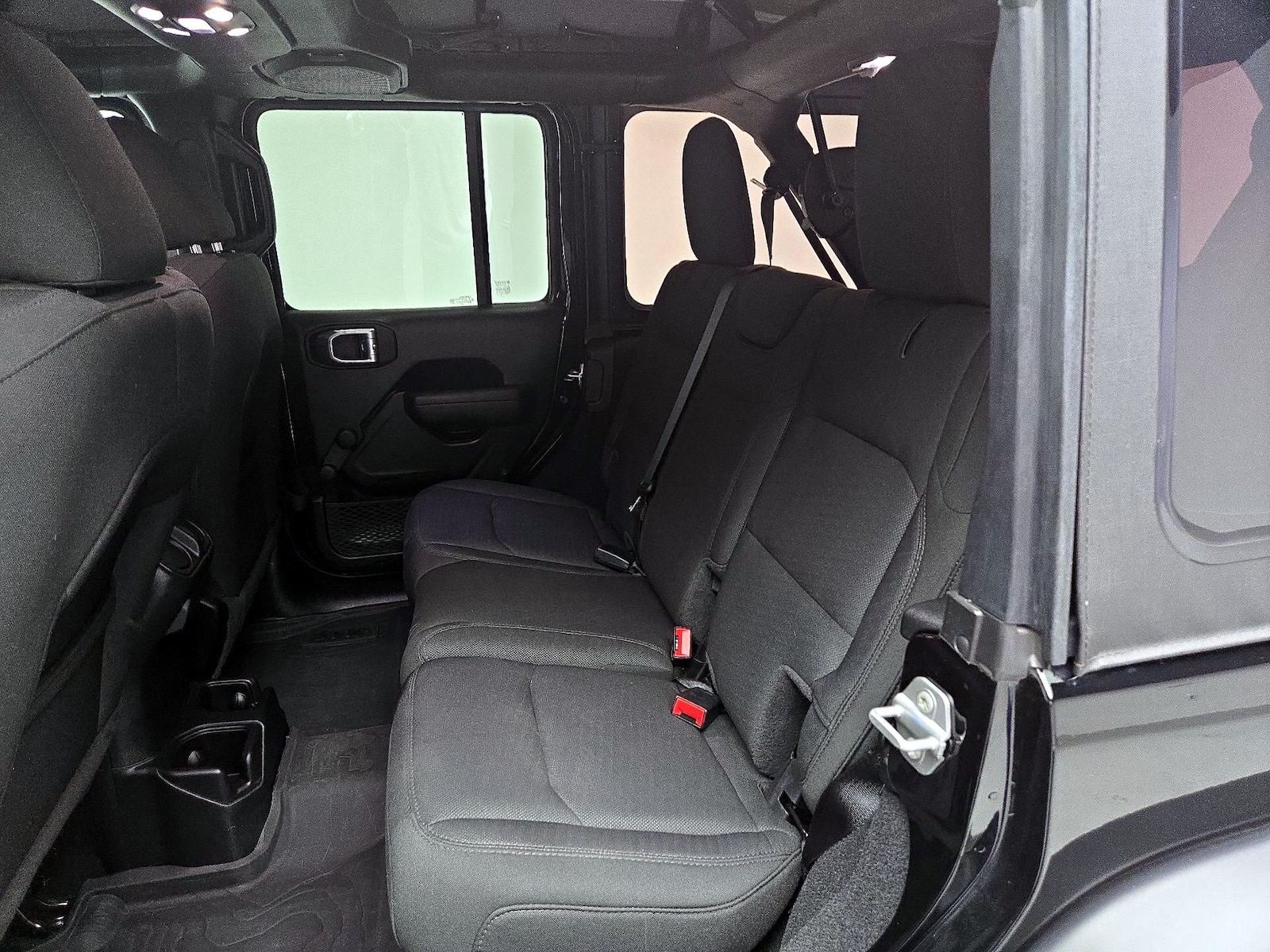2023 Jeep Wrangler 4-Door Willys - Photo 20