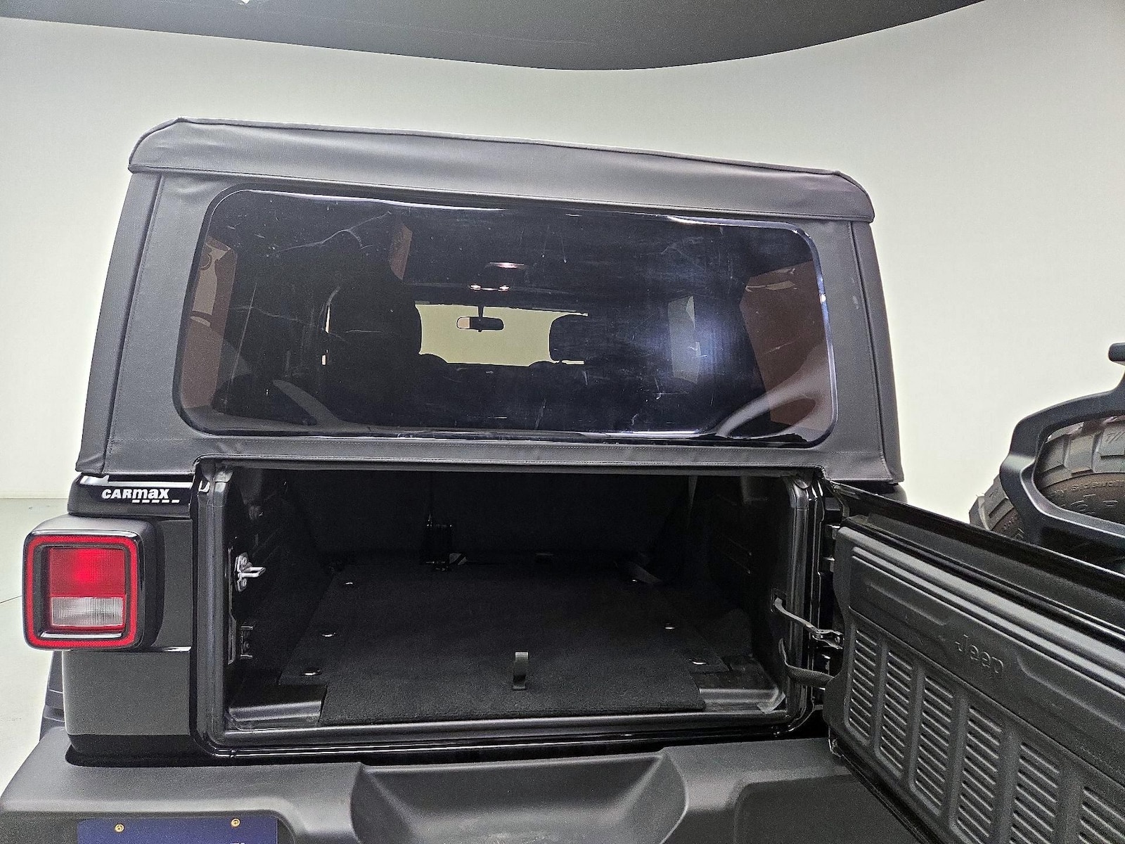 2023 Jeep Wrangler 4-Door Willys - Photo 21