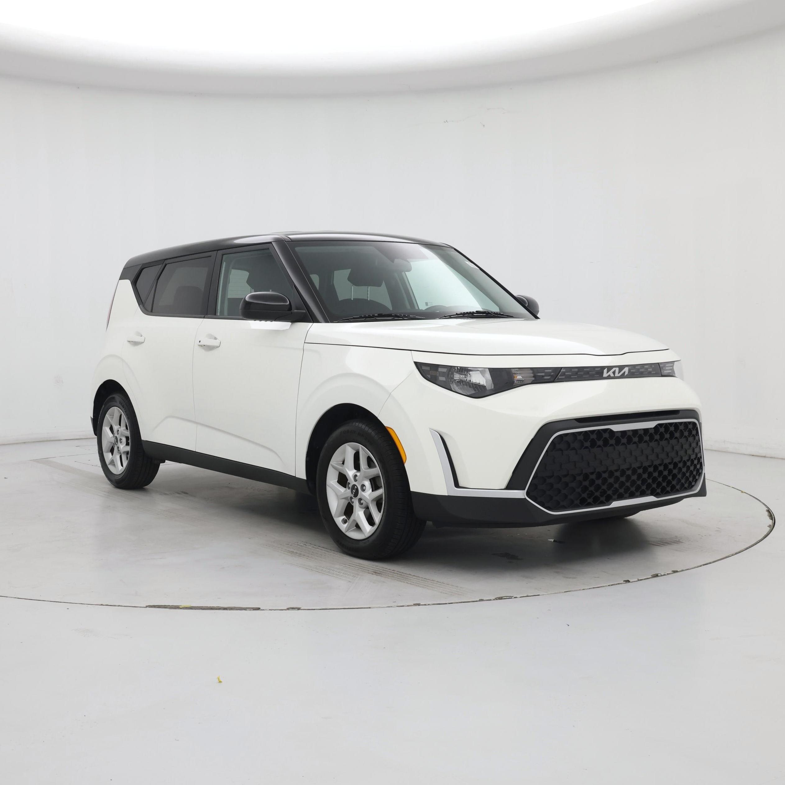 White 2023 Kia Soul Wagon  Automatic