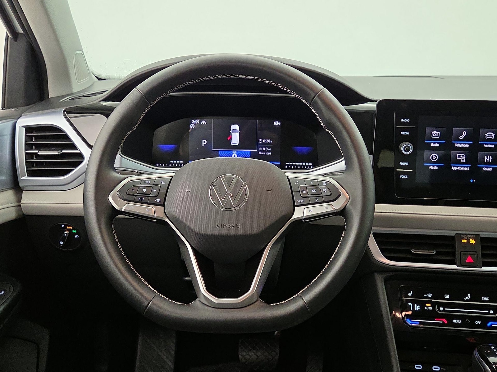 2025 Volkswagen Taos SE - Photo 11