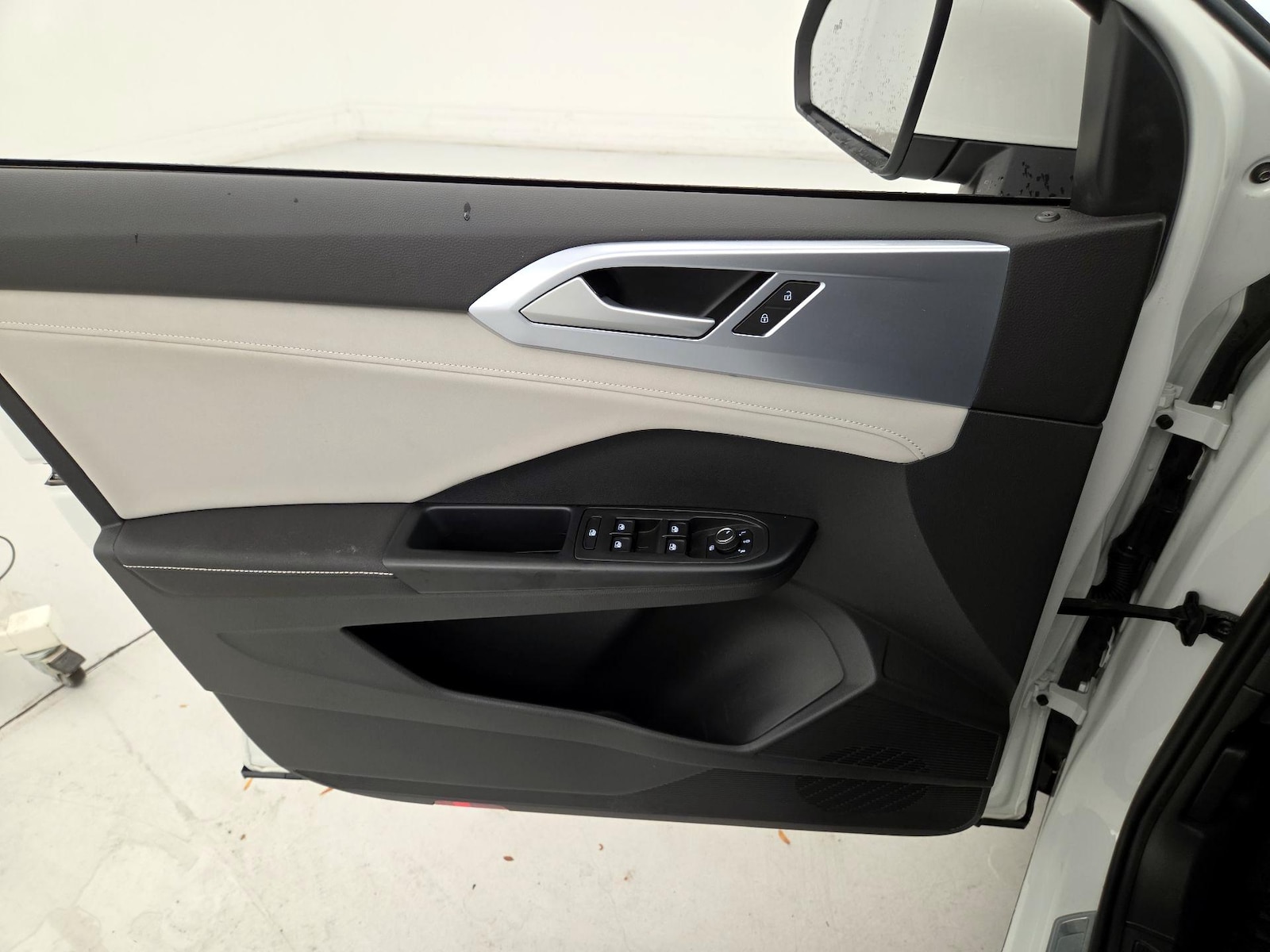 2025 Volkswagen Taos SE - Photo 13