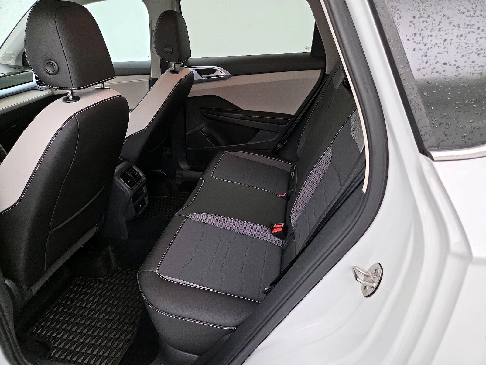 2025 Volkswagen Taos SE - Photo 20