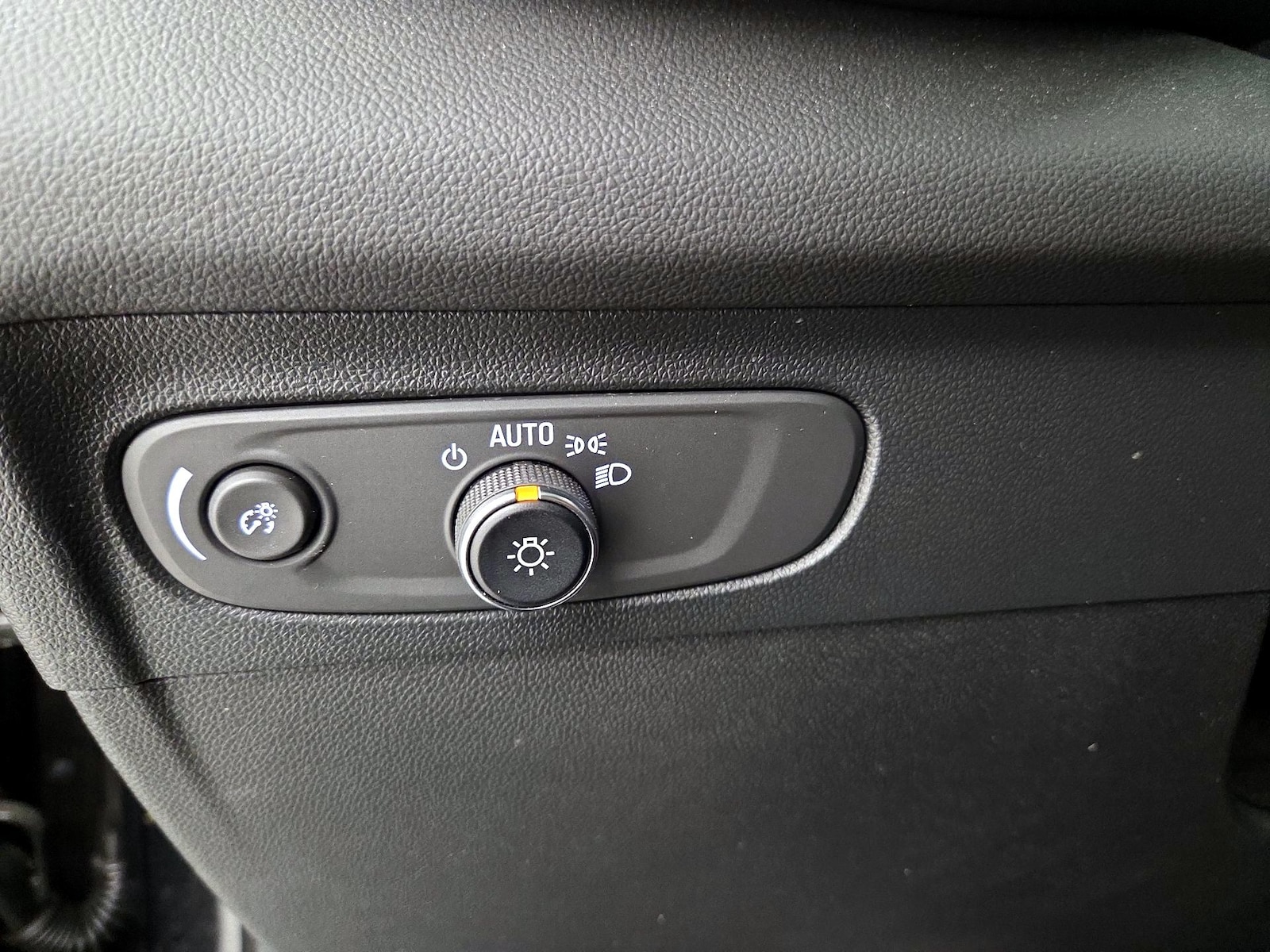 2023 Buick Envision Essence - Photo 14