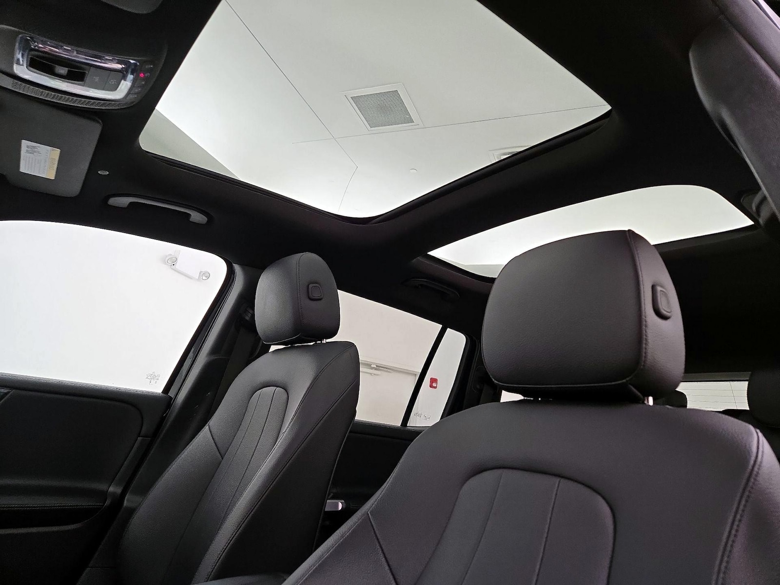 Sunroof(s) & Overhead Airbags