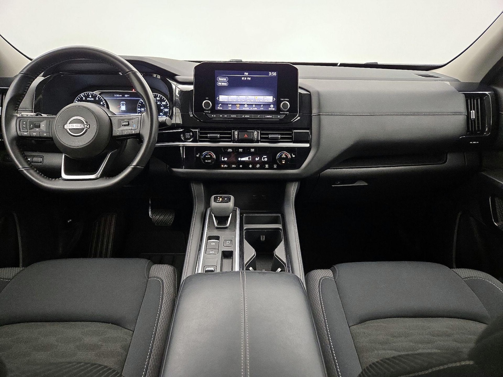 2025 Nissan Pathfinder SV - Photo 10