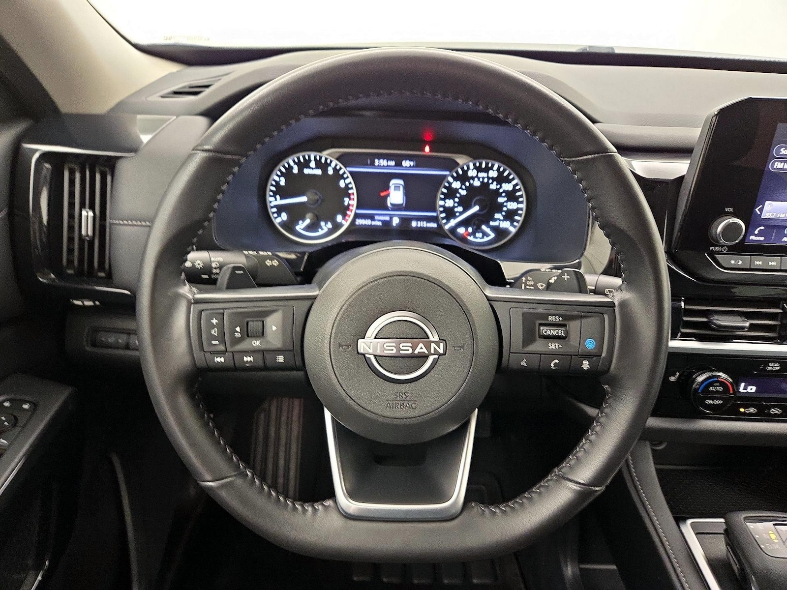 2025 Nissan Pathfinder SV - Photo 11