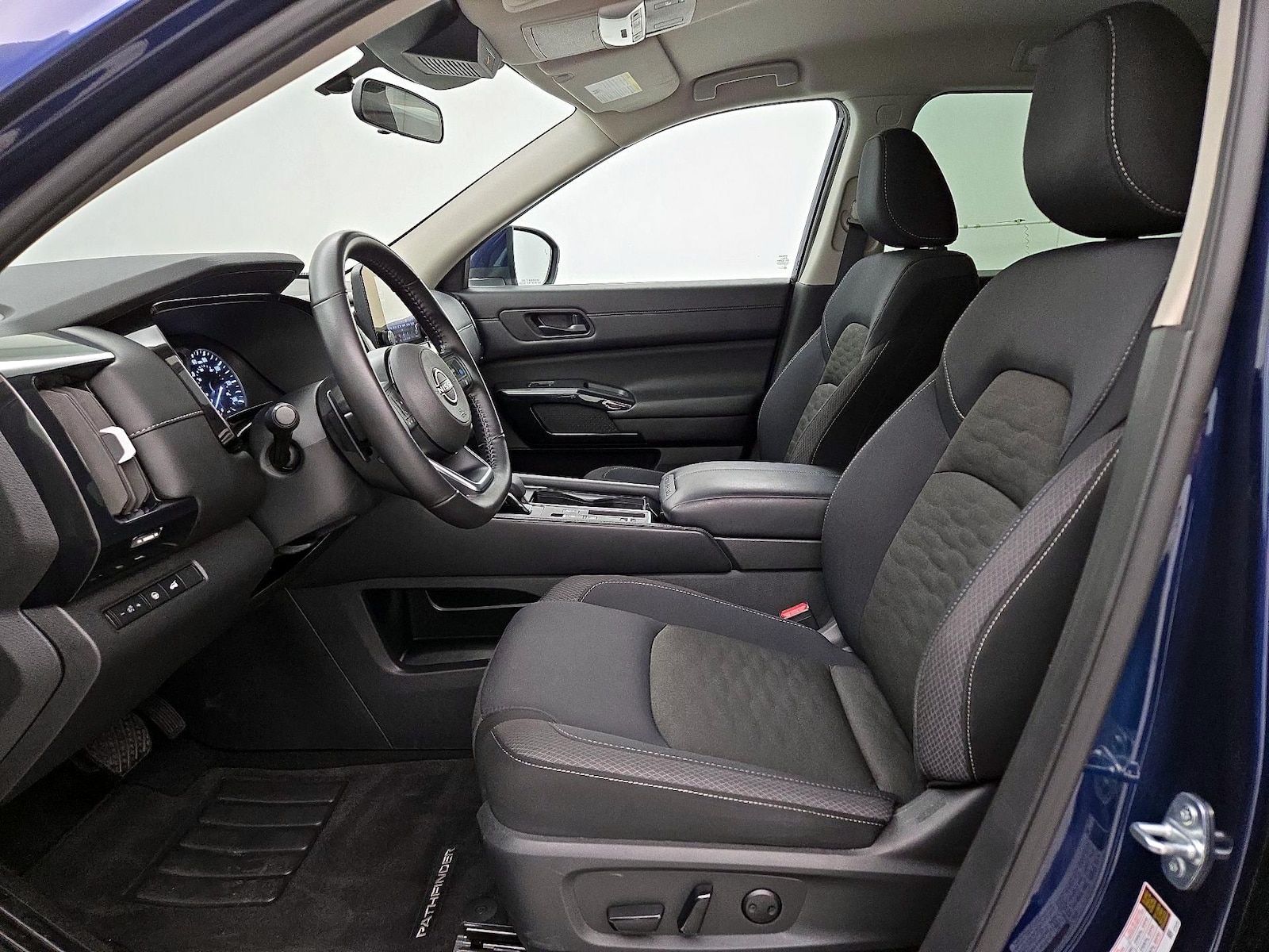 2025 Nissan Pathfinder SV - Photo 12