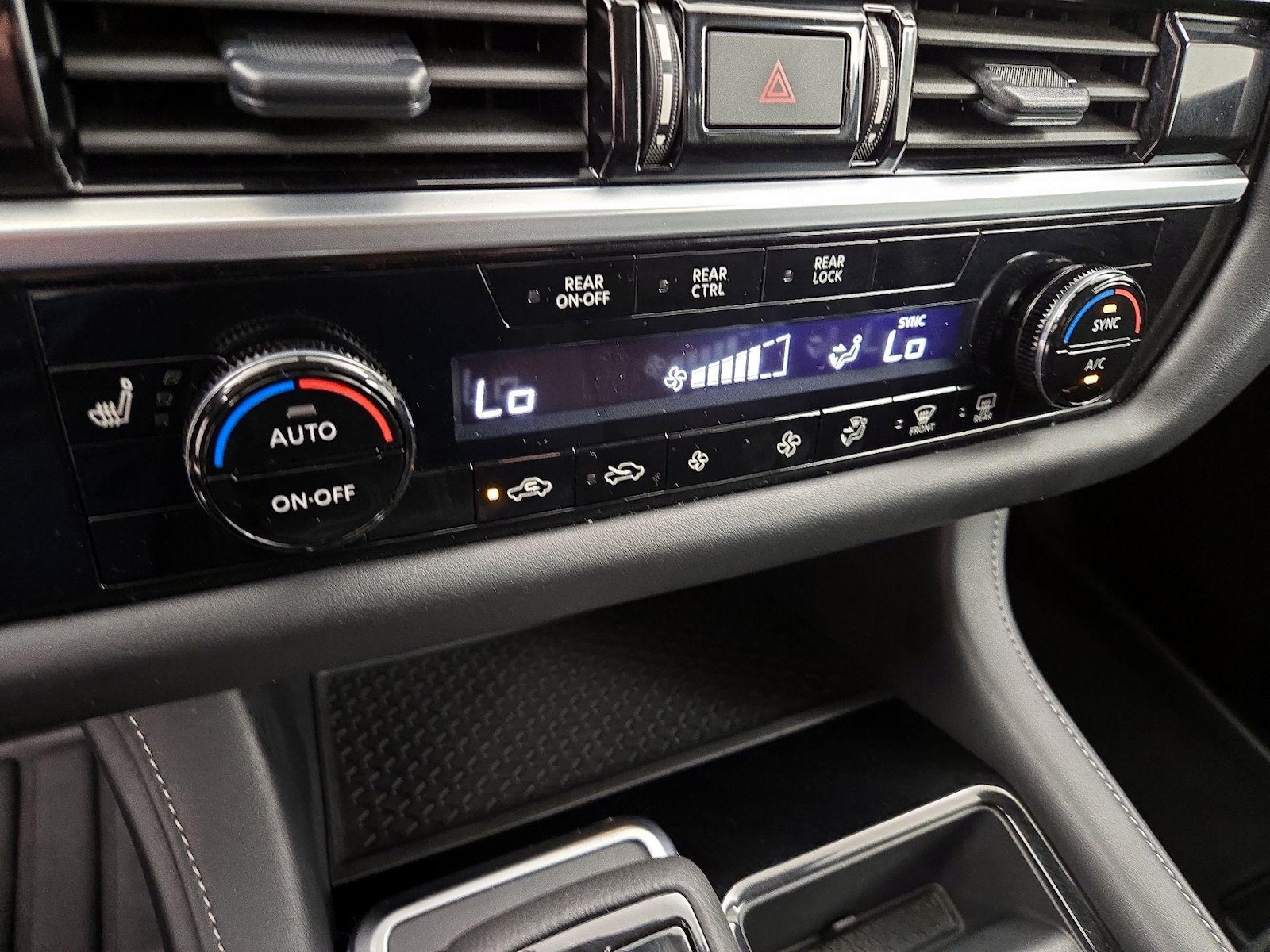 2025 Nissan Pathfinder SV - Photo 17