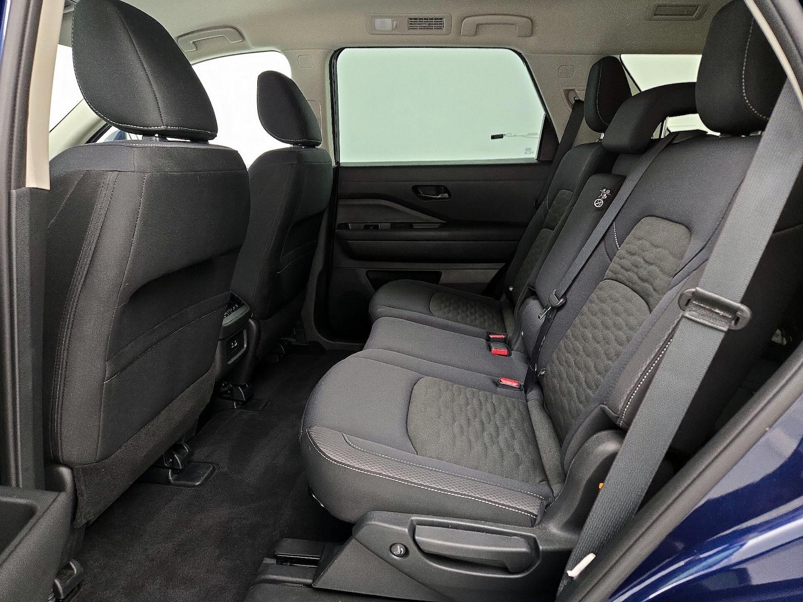 2025 Nissan Pathfinder SV - Photo 20