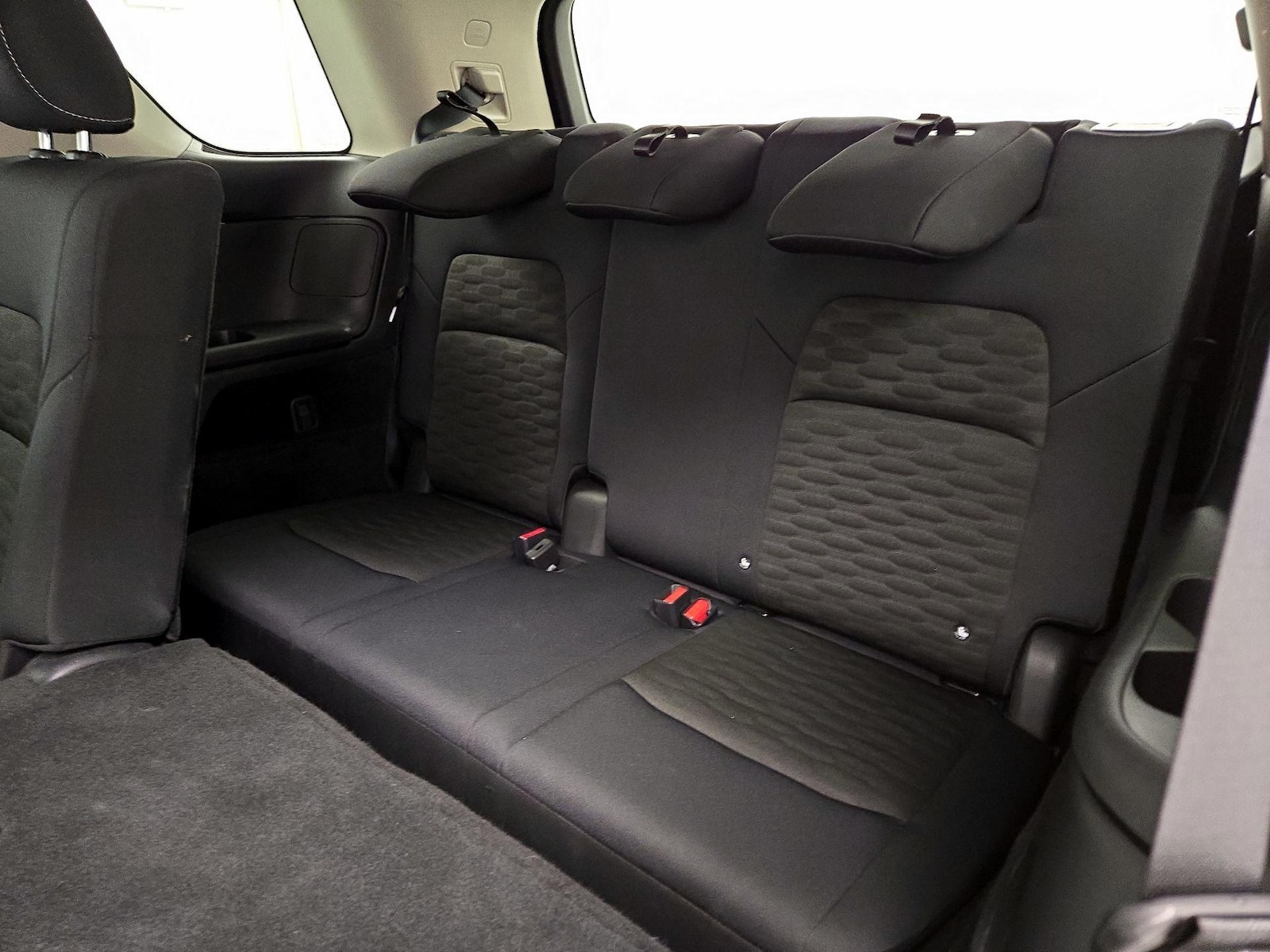 2025 Nissan Pathfinder SV - Photo 21