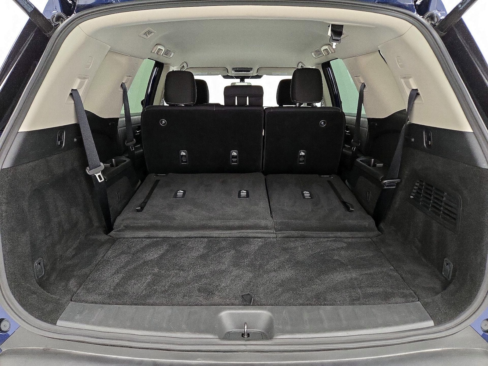 2025 Nissan Pathfinder SV - Photo 23