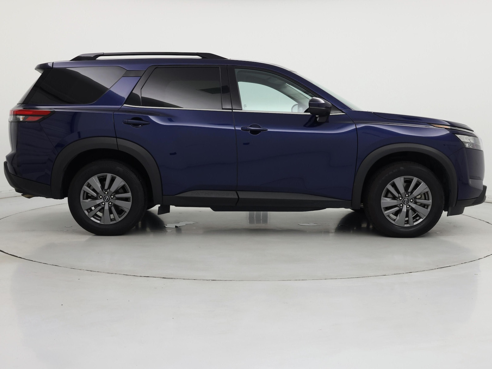2025 Nissan Pathfinder SV - Photo 8