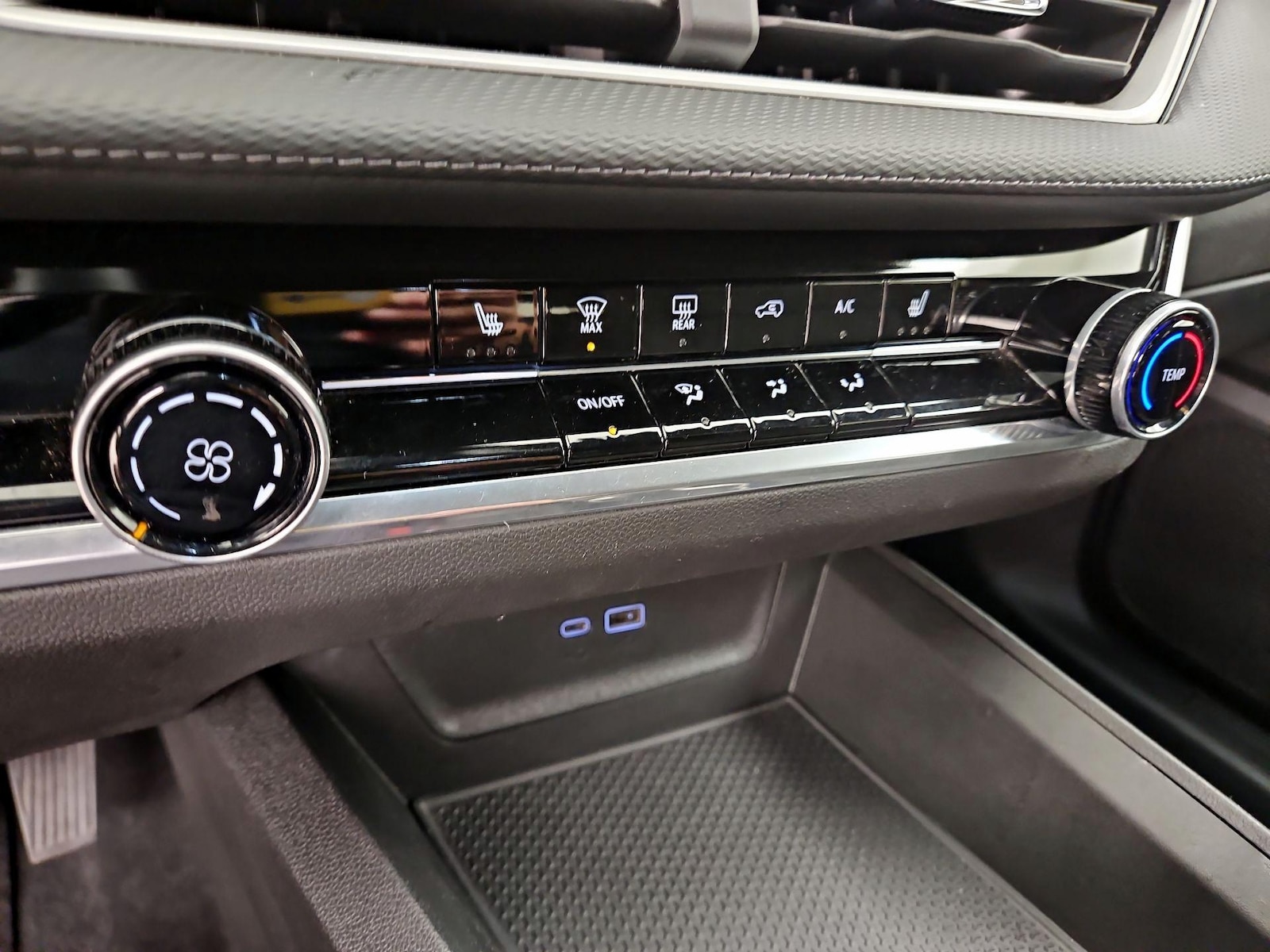 2025 Chevrolet Equinox LT - Photo 17