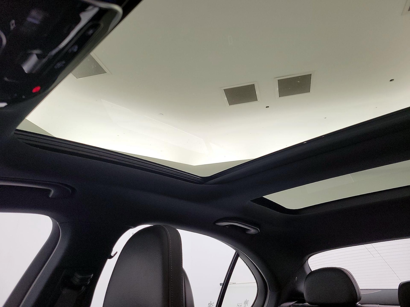 Sunroof(s) & Overhead Airbags