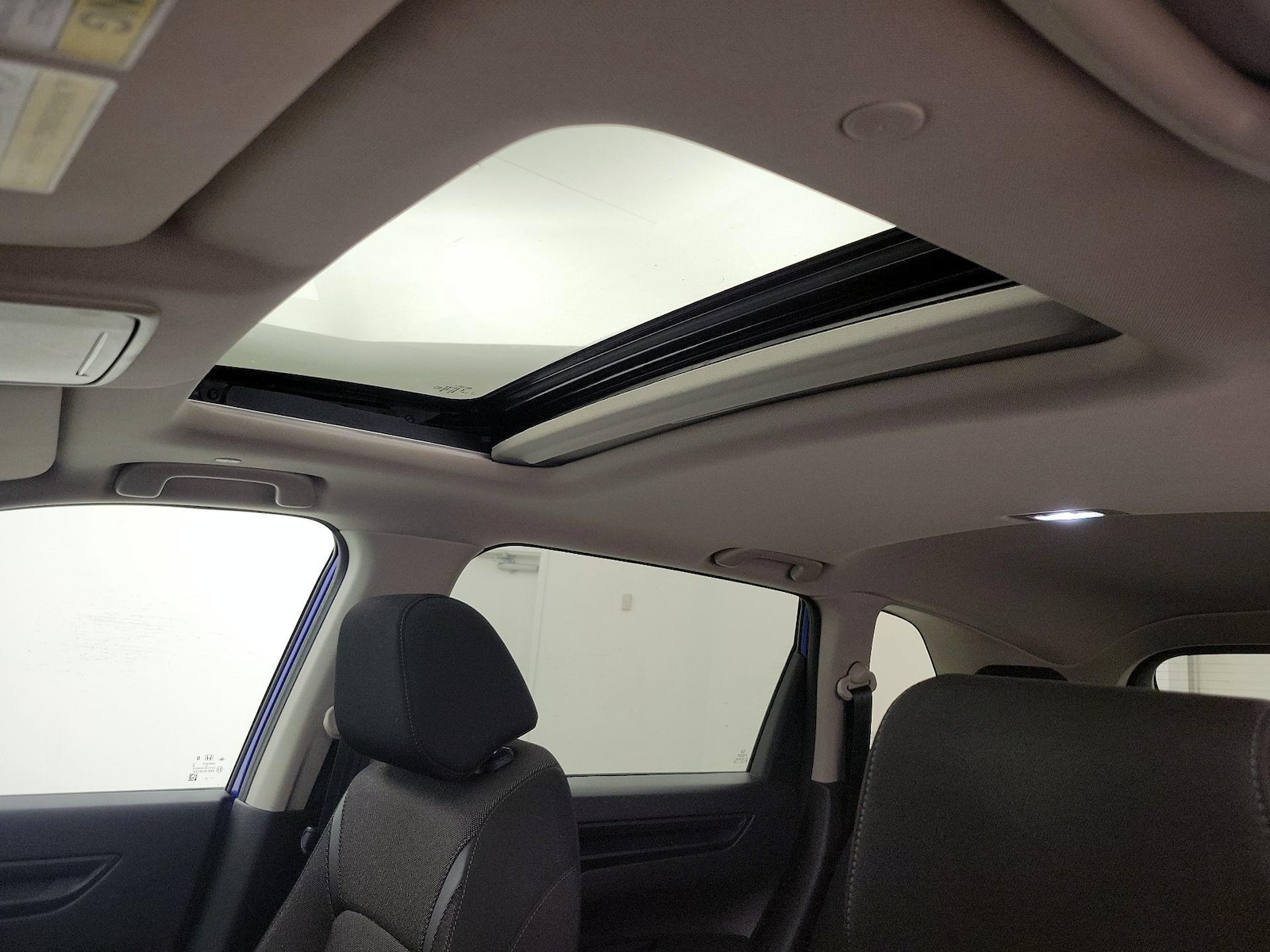 Sunroof(s) & Overhead Airbags