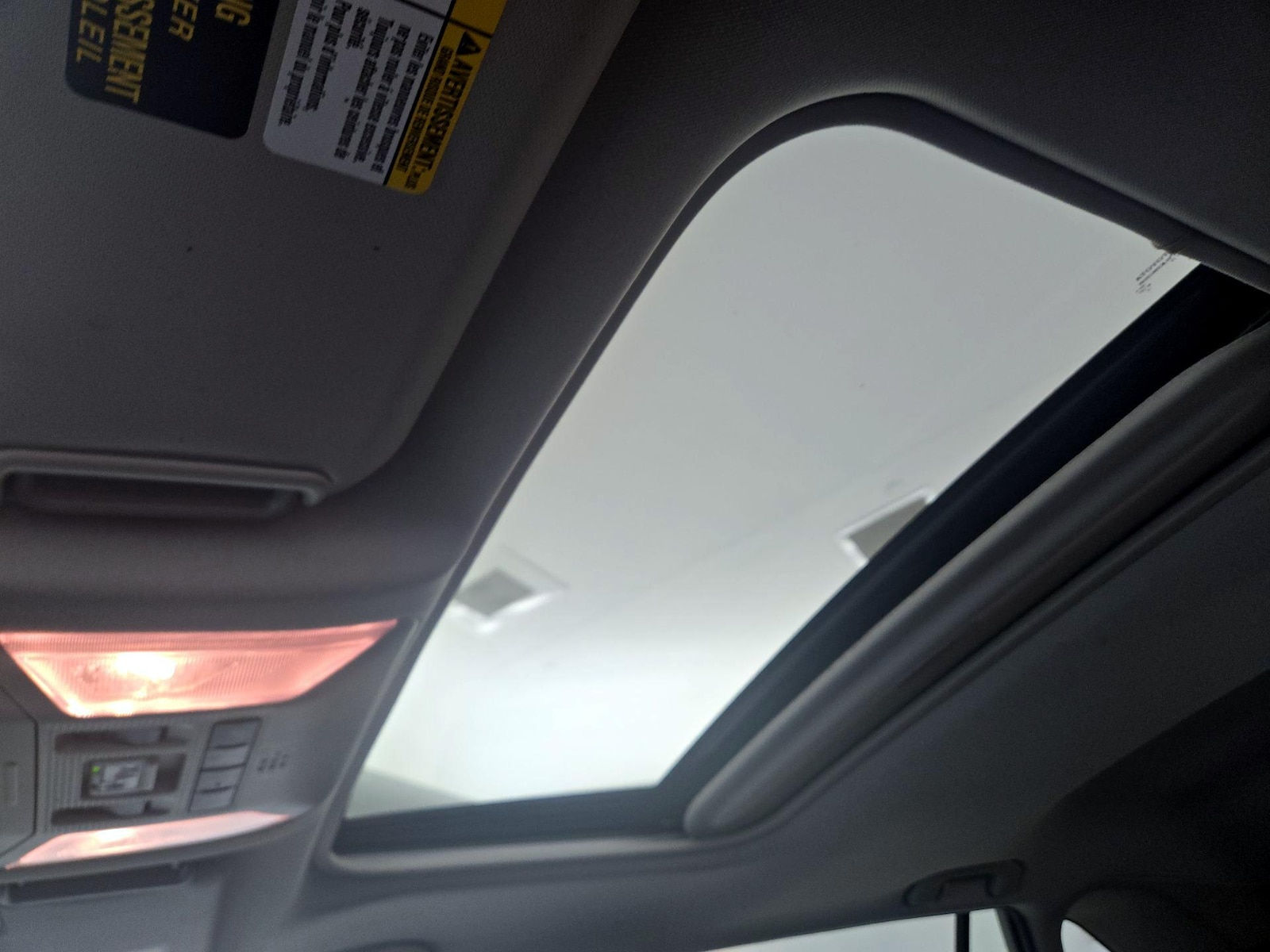 Sunroof(s) & Overhead Airbags