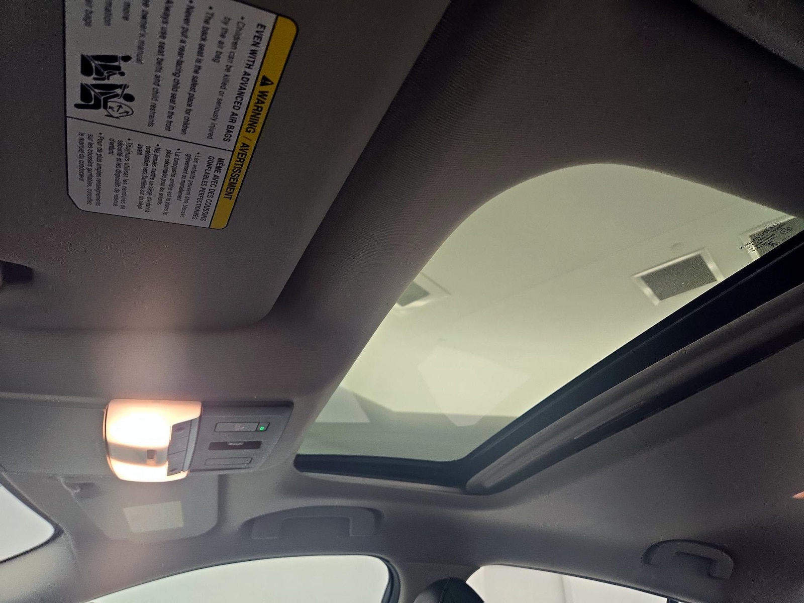 Sunroof(s) & Overhead Airbags