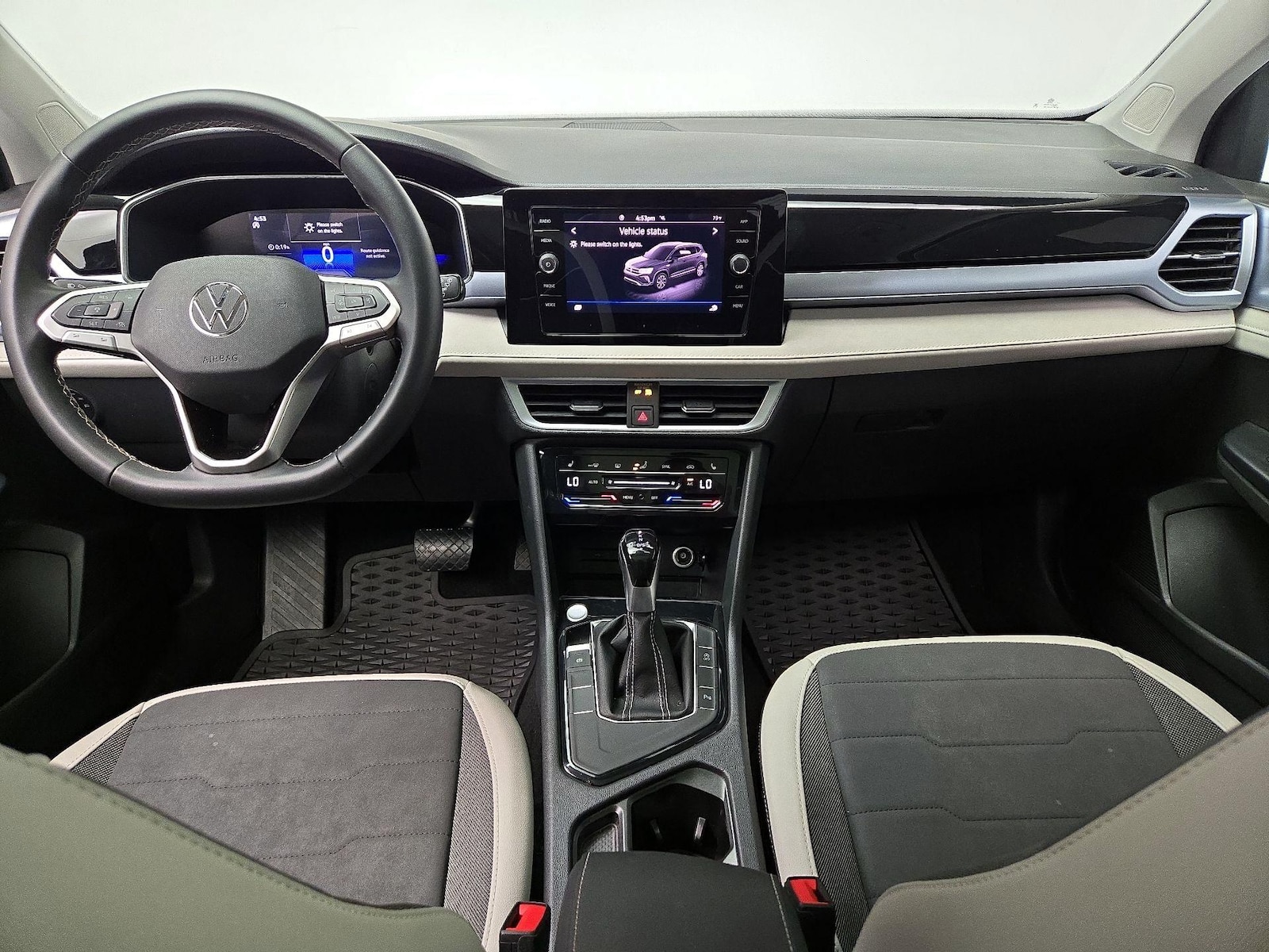 2025 Volkswagen Taos SE - Photo 10
