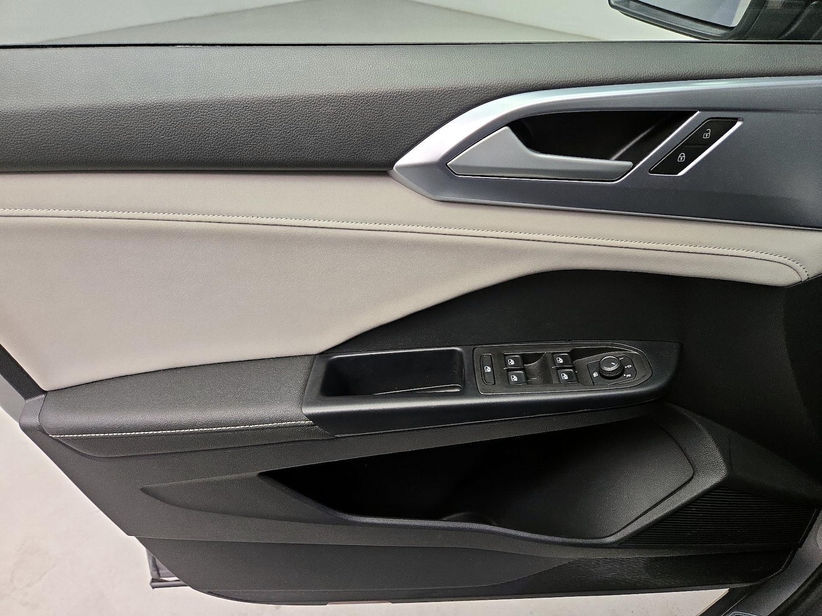 2025 Volkswagen Taos SE - Photo 13