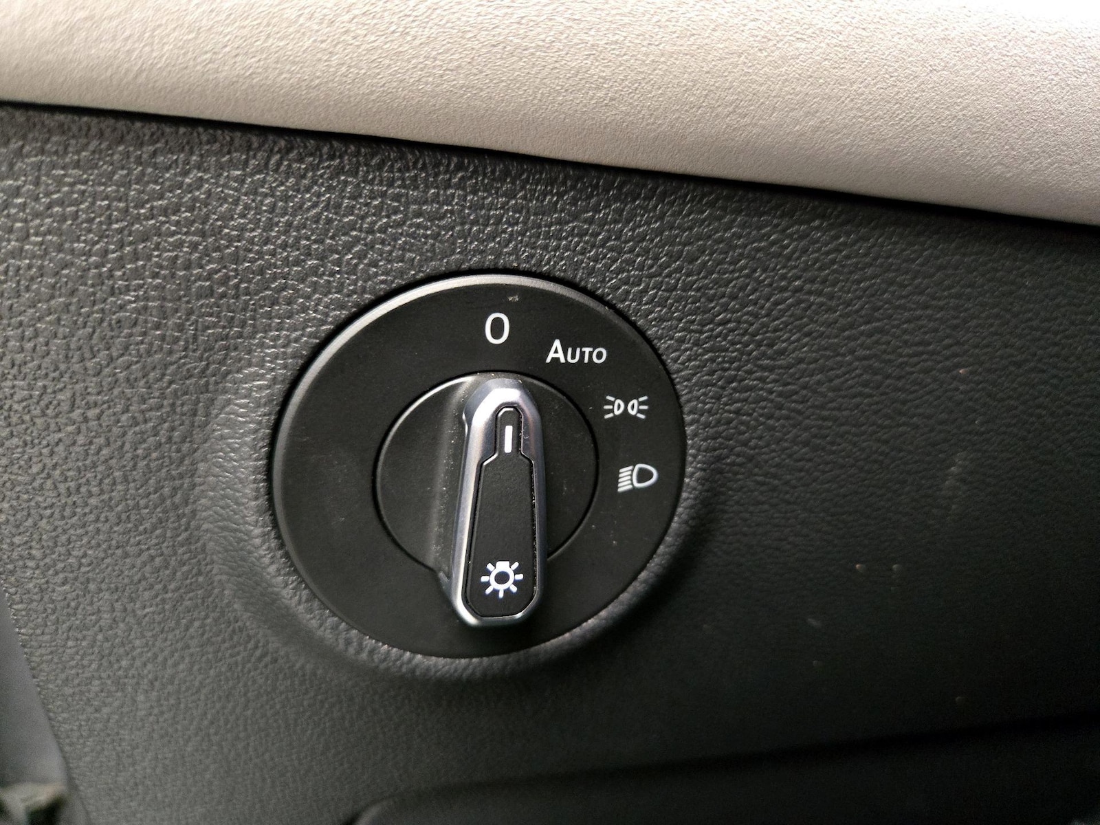 2025 Volkswagen Taos SE - Photo 14