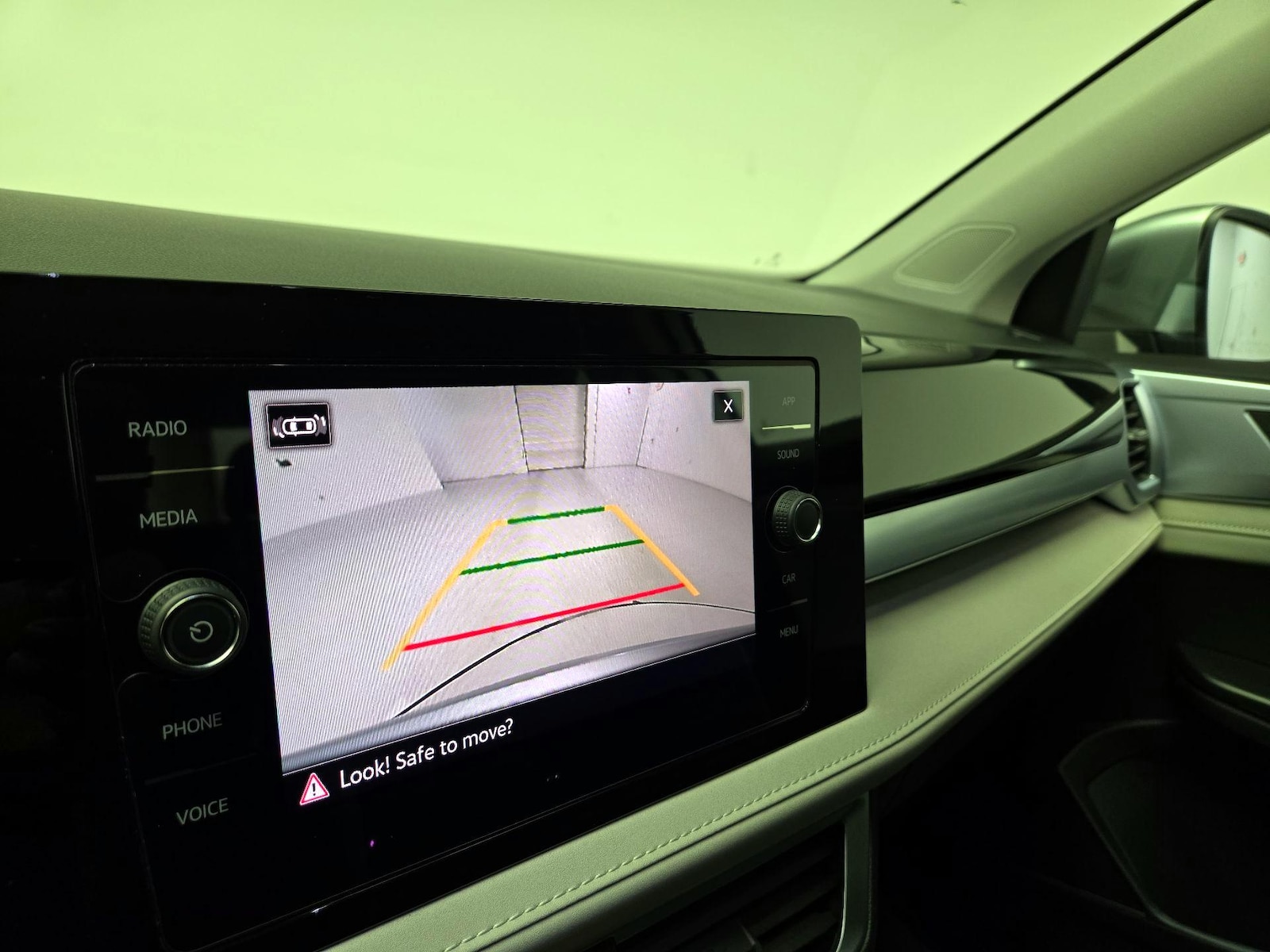 2025 Volkswagen Taos SE - Photo 15