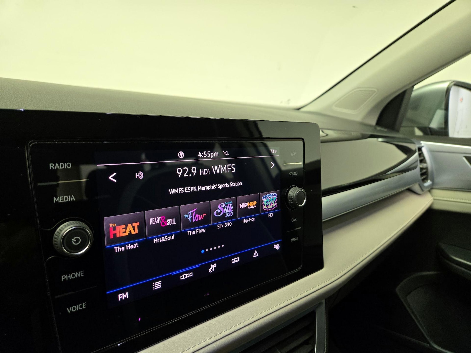 2025 Volkswagen Taos SE - Photo 16
