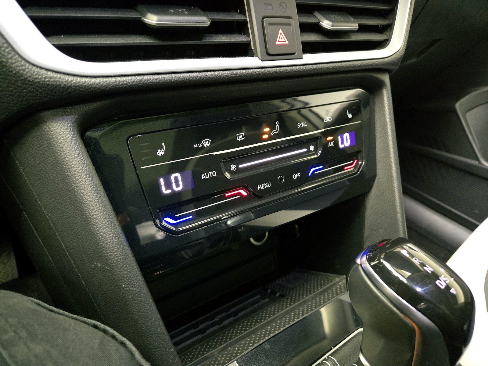 2025 Volkswagen Taos SE - Photo 17