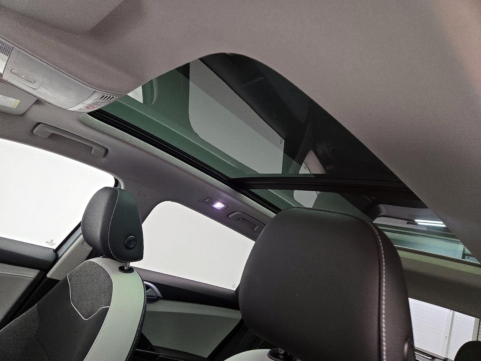2025 Volkswagen Taos SE - Photo 20